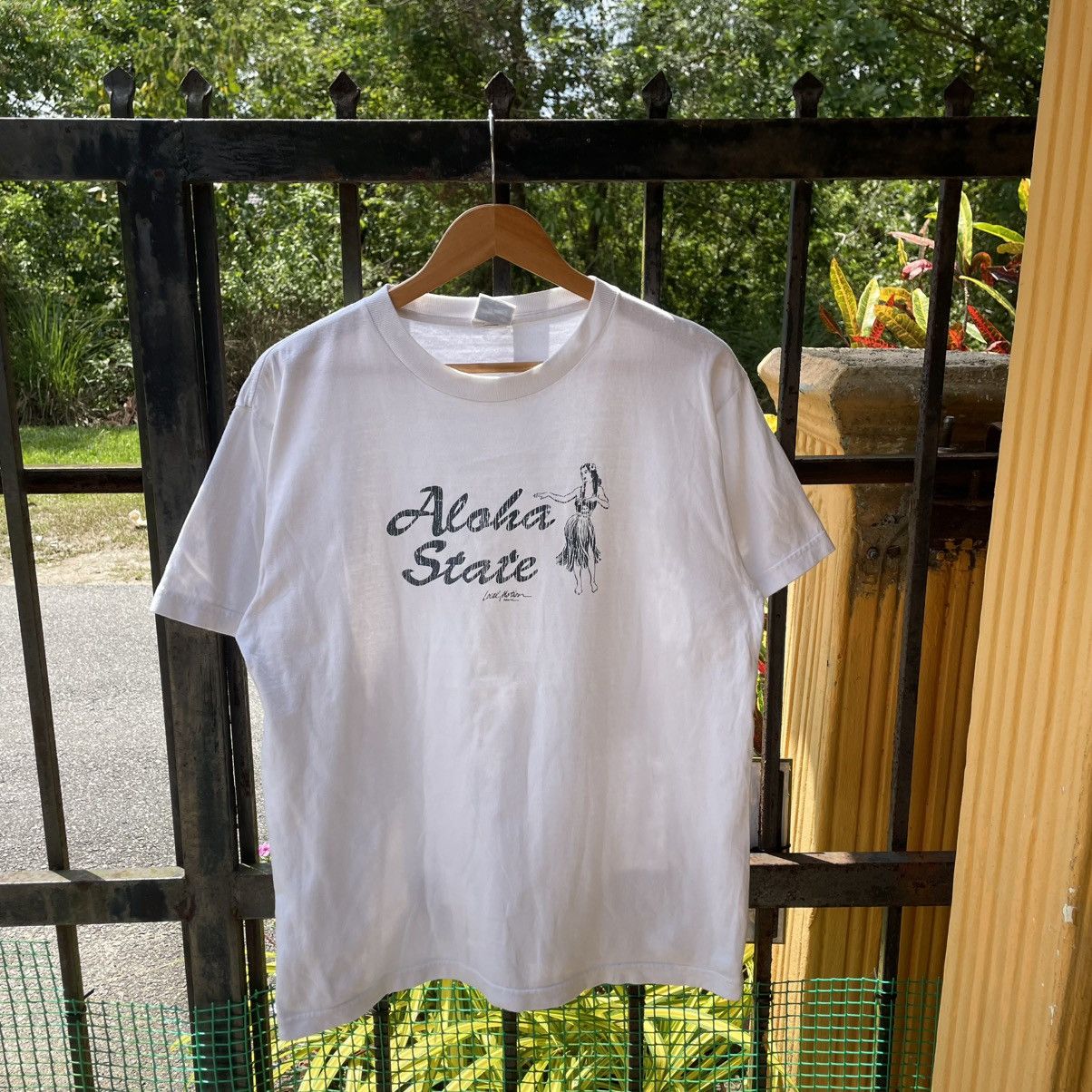 Vintage 🔥Vintage 90s Local Motion Aloha State Girl Surf Skate Tee Size US L / EU 52-54 / 3 - 1 Thumbnail