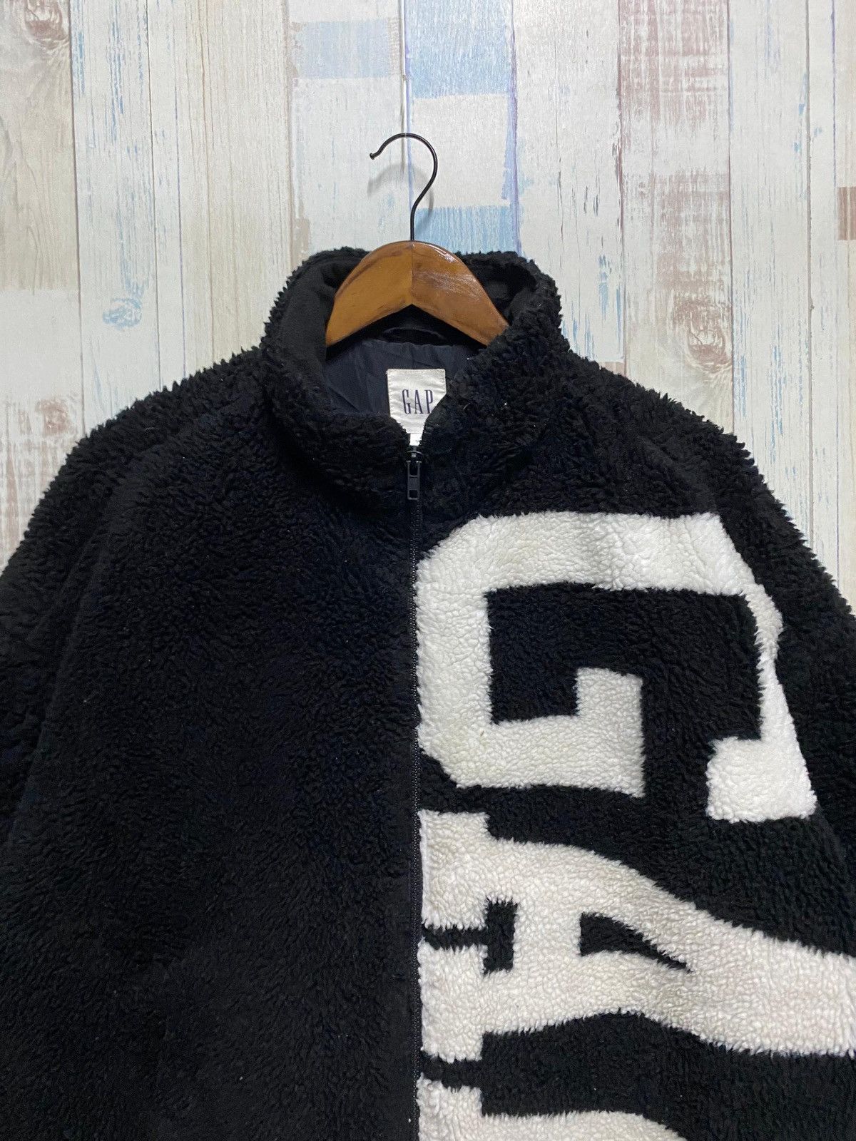 Gap × Vintage Vintage GAP Spell Out Big Logo Sherpa Fleece Size US L / EU 52-54 / 3 - 3 Thumbnail