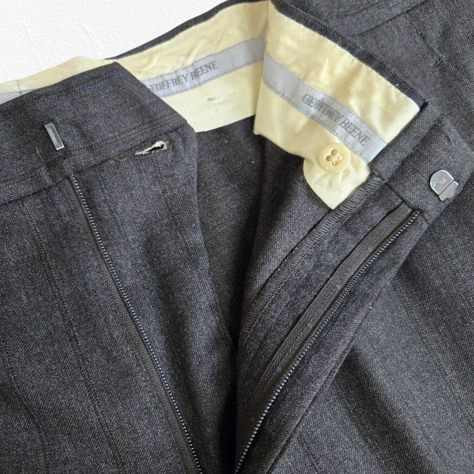 Geoffrey Beene Vintage Gray Wool Pinstripe Suit Size 40R Size 40R - 12 Thumbnail