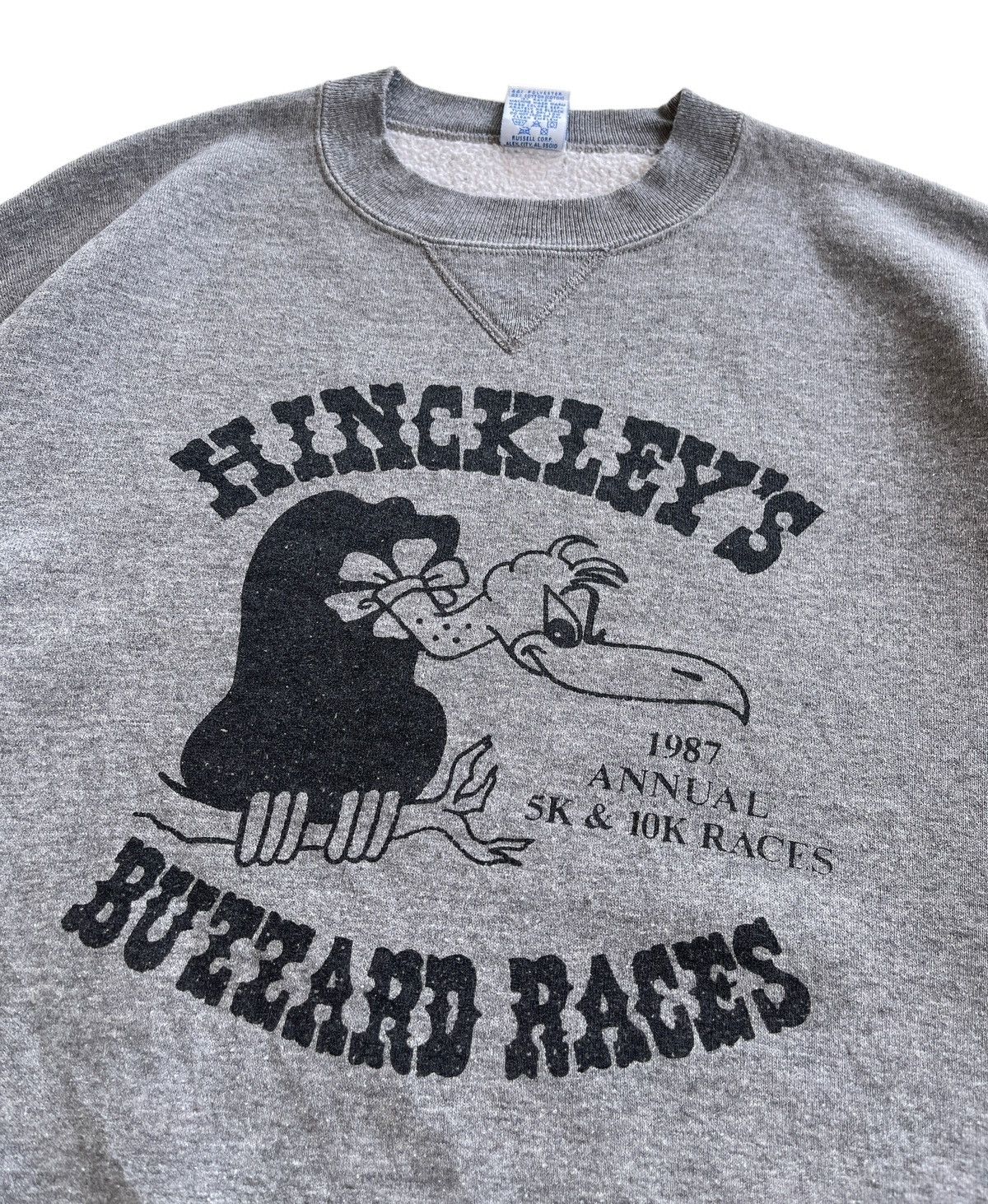 Russell Athletic Vintage 90s Russell Hinckleys Buzzard Races Sweatshirt Size US L / EU 52-54 / 3 - 5 Thumbnail