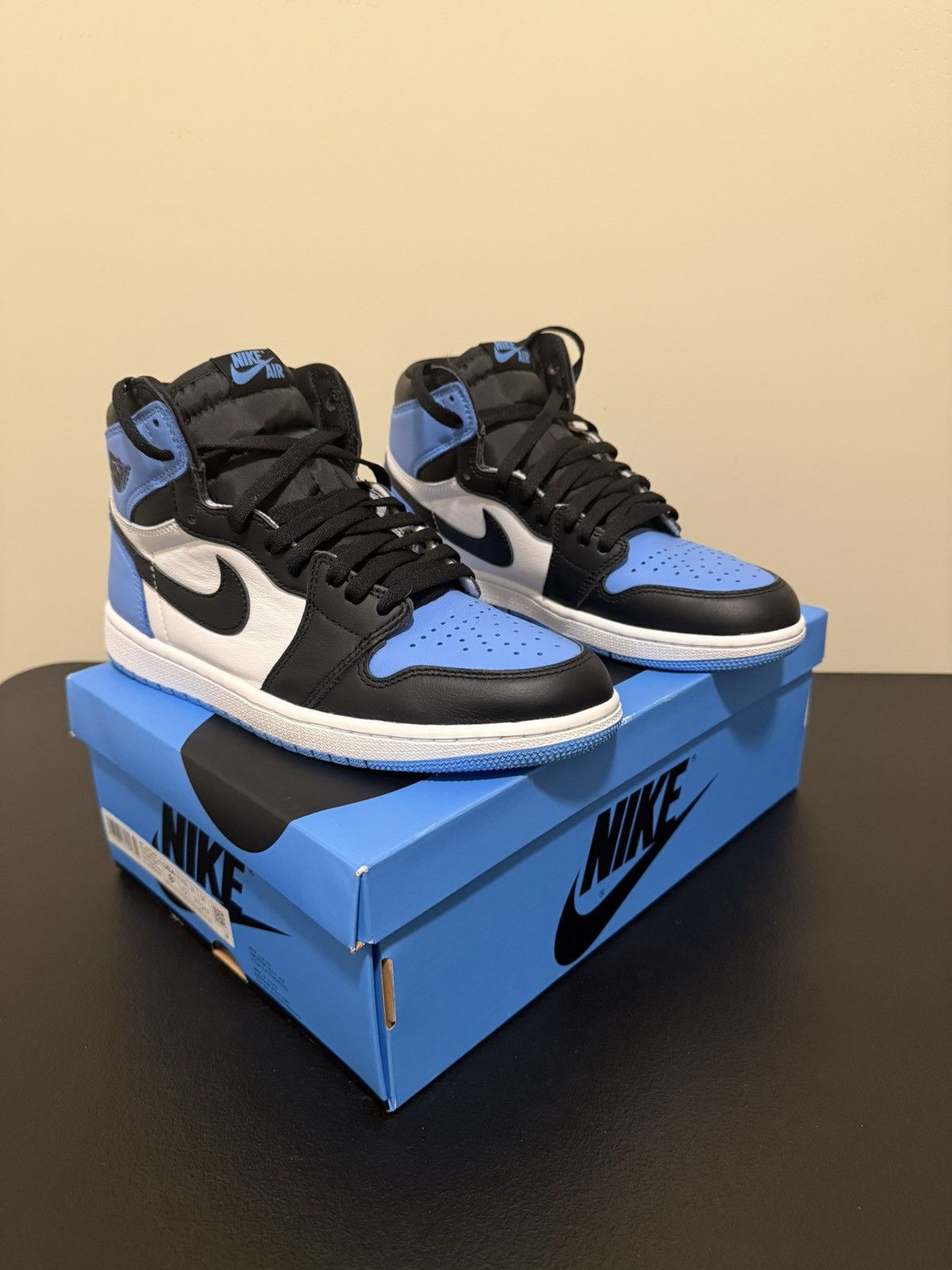 Nike Air Jordan 1 High OG University Blue Size US 8.5 / EU 41-42 - 3 Thumbnail