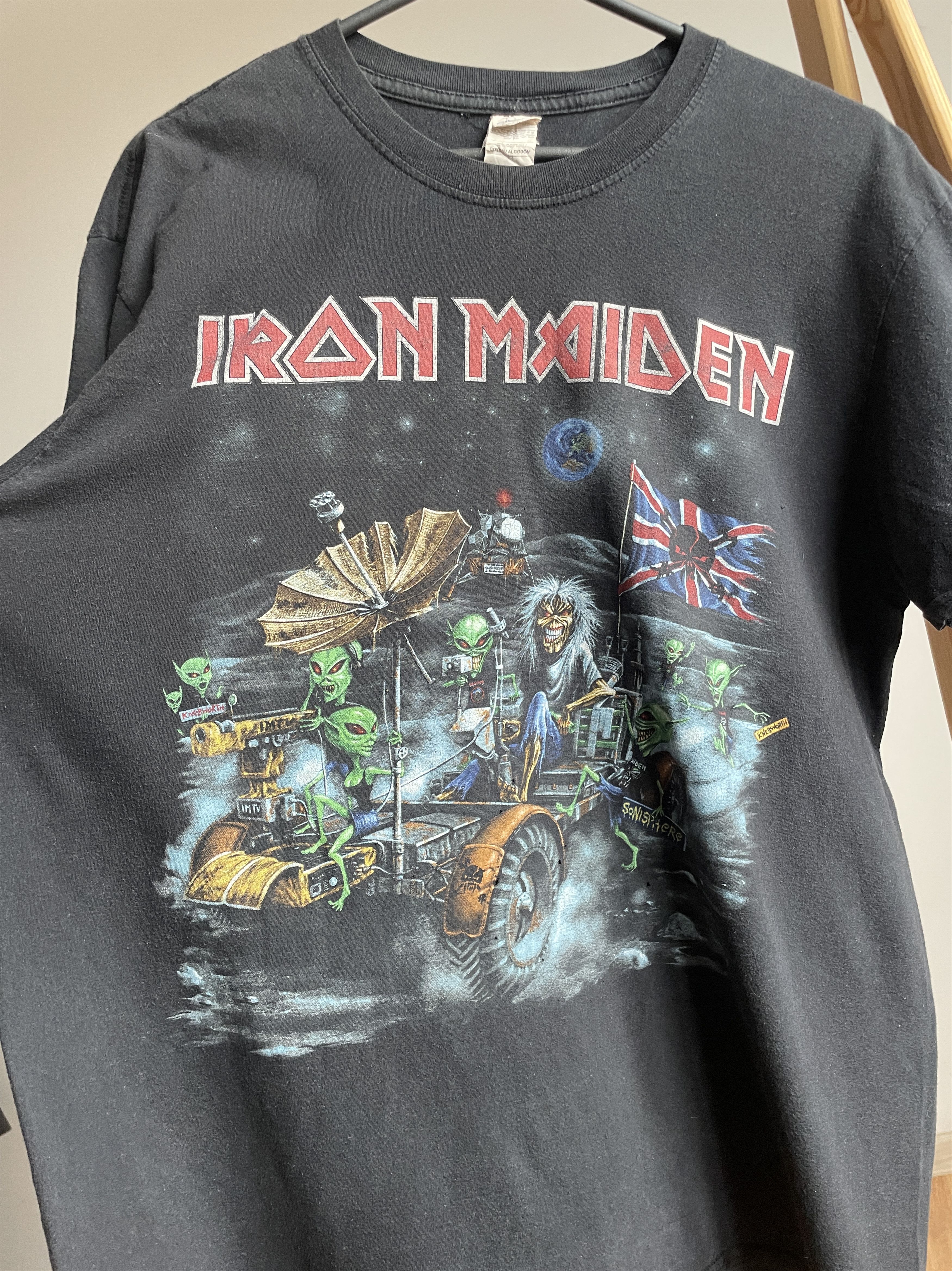 Band Tees Iron Maiden Sonisphere 2010 Distressed T-Shirt Size XL Size US XL / EU 56 / 4 - 3 Thumbnail
