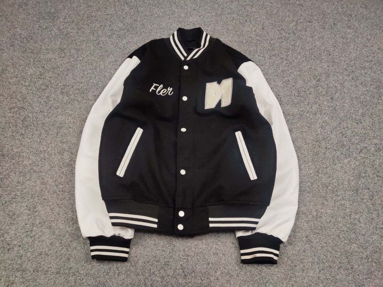 Japanese Brand Vintage 90's Japanese Black White Logo Varsity Bomber Jacket Size US L / EU 52-54 / 3 - 2 Thumbnail