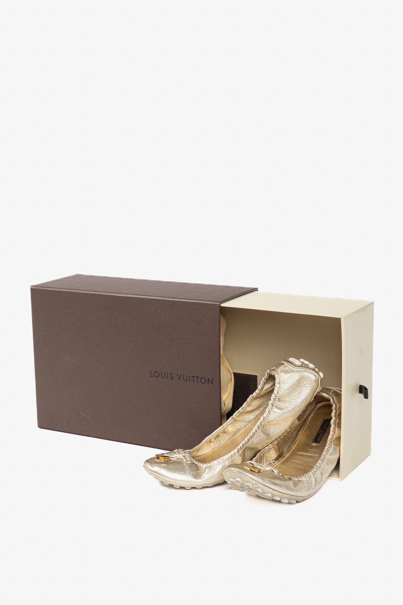 Louis Vuitton Louis Vuitton Lemon Metallic Pebbled Leather Bow Flats Size US 8.5 / IT 38.5 - 11 Thumbnail