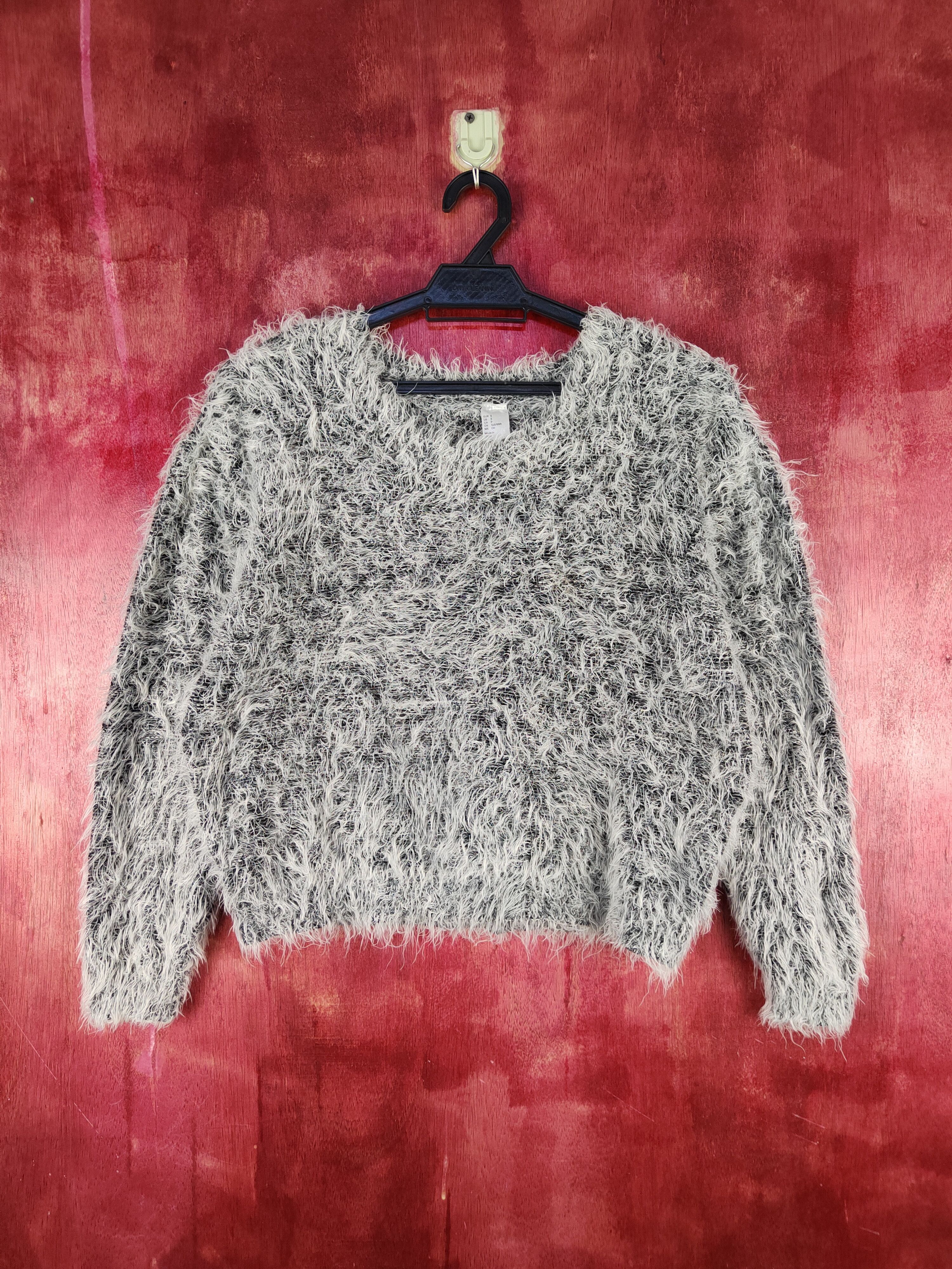 Japanese Brand H&M White Navy Shag Shaggy Fur Mohair Knitwear #S2106 Size S / US 4 / IT 40 - 1 Thumbnail