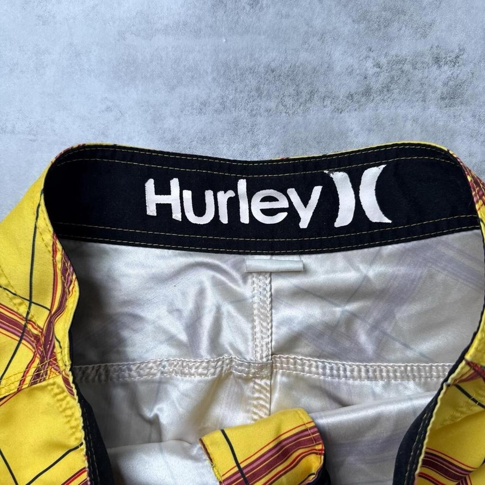 Hurley Y2K Hurley 00s Yellow Board Surf Shorts Size US 32 / EU 48 - 4 Thumbnail