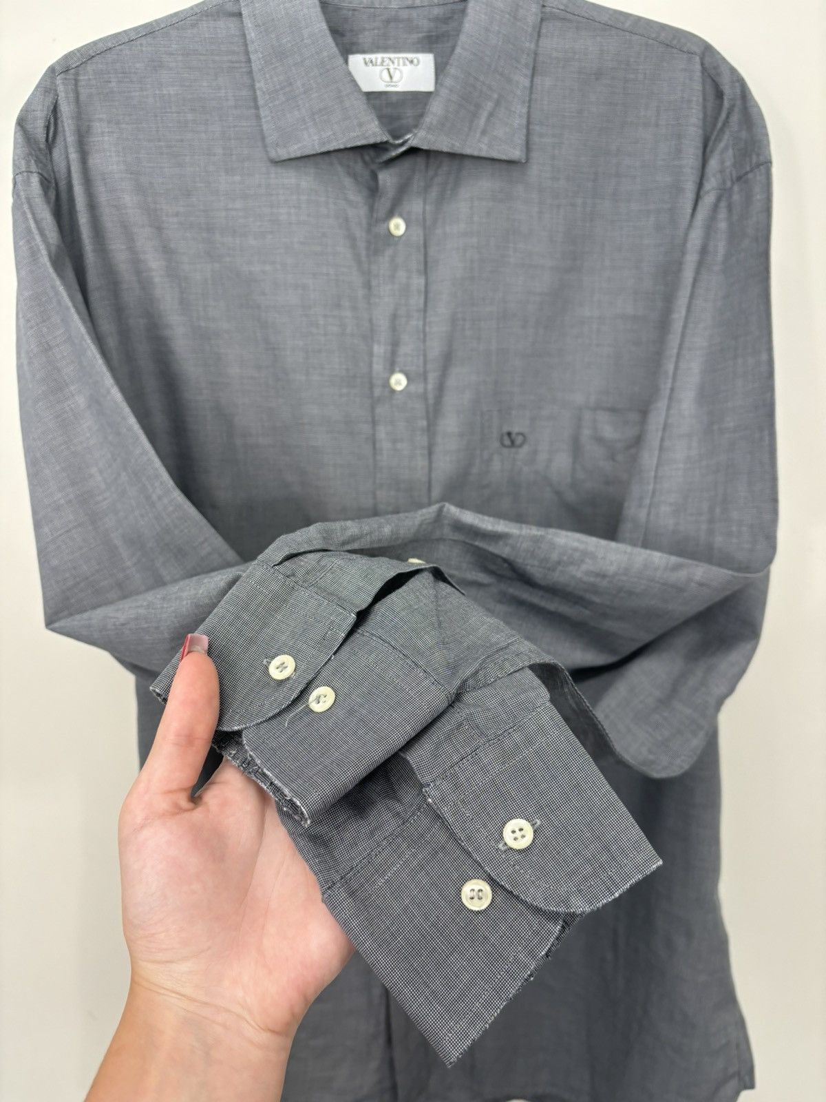 Valentino × Vintage Vintage Valentino Gray Pocket Logo Luxury Shirt Size US XL / EU 56 / 4 - 4 Thumbnail
