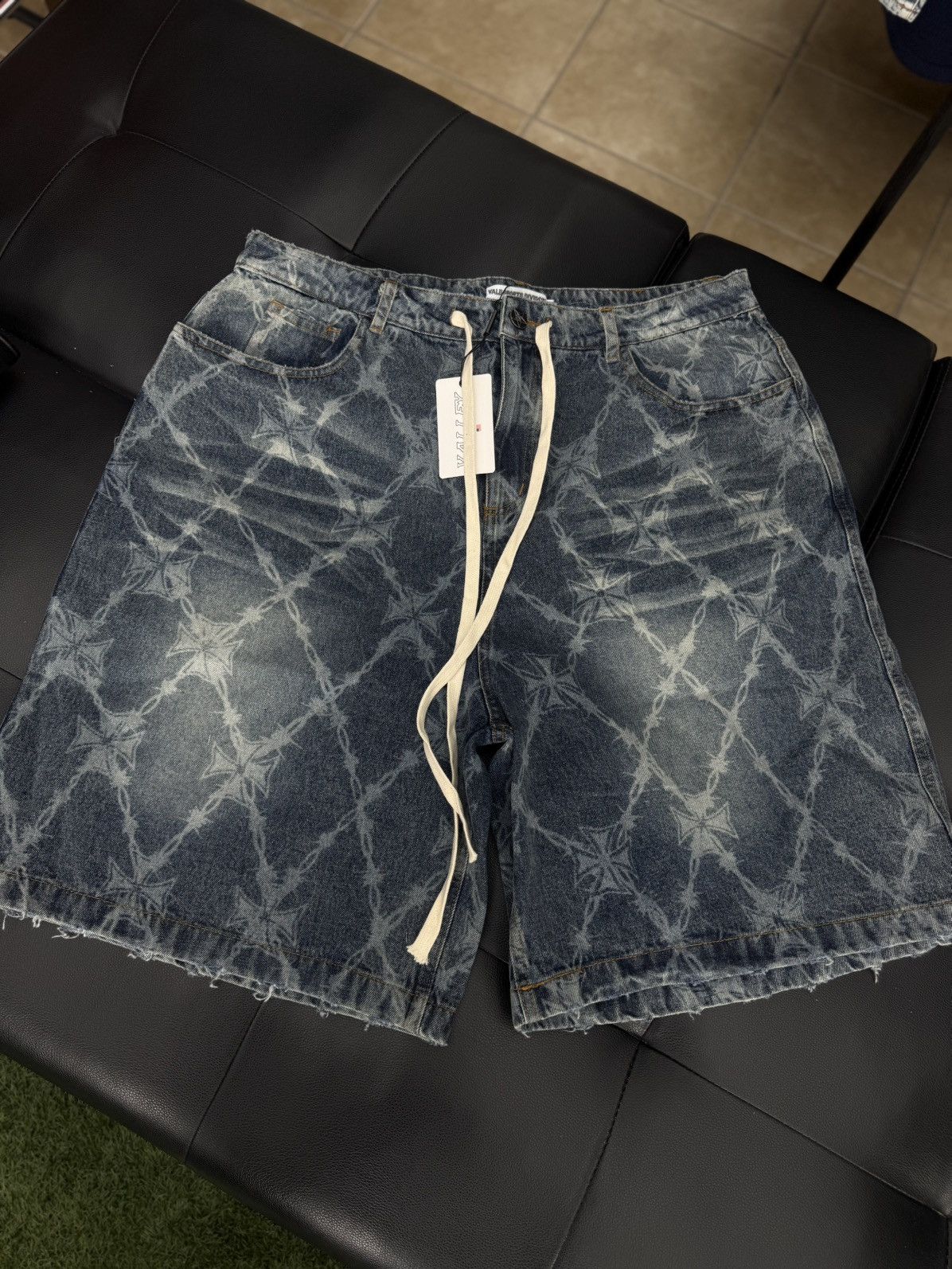 Vale Valley Wire Blue Jean Shorts Size 36 (NEW) Size US 36 / EU 52 - 1 Thumbnail