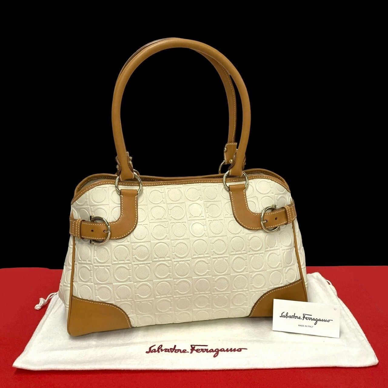 Salvatore Ferragamo Salvatore Ferragamo Gancini Leather Handbag Leather Tote Bag in White, Women's