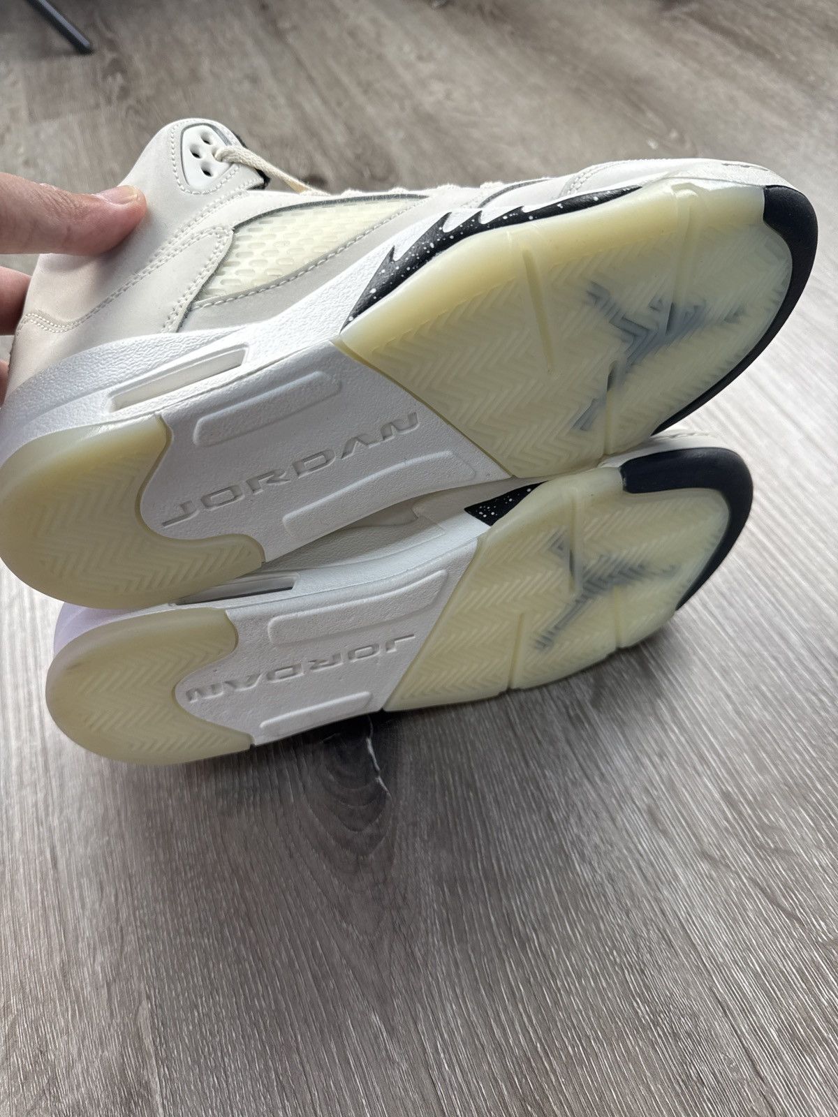 Jordan Brand Air Jordan 5 SE “Sail” GS **PRE-OWNED** Size US 7 / EU 40 - 7 Thumbnail