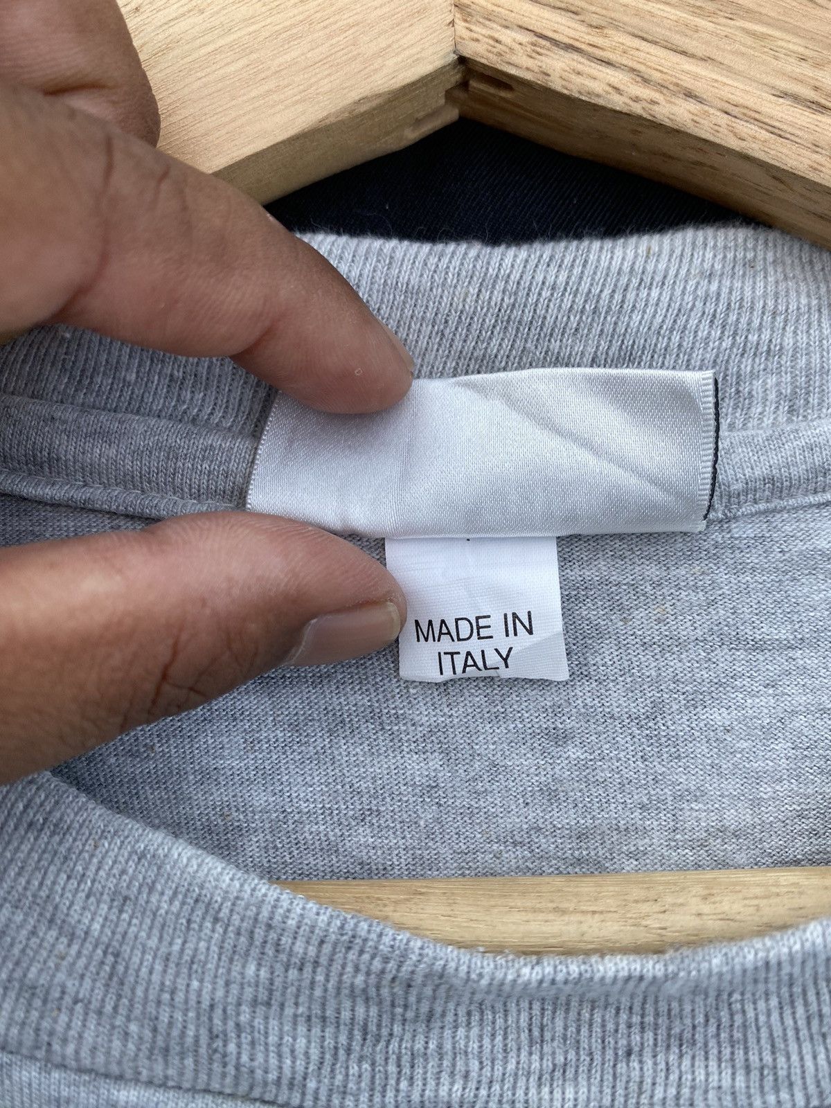 Valentino Rare Vintage Valentino Spellout Biglogo Tshirt Size US M / EU 48-50 / 2 - 10 Thumbnail