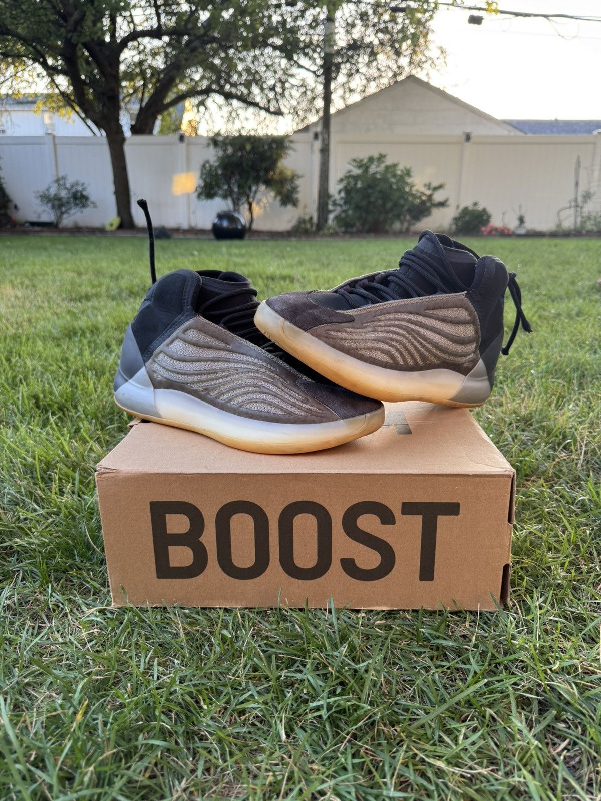 Yeezy Yeezy QNTM barium Size US 12.5 / EU 45-46 - 1 Thumbnail