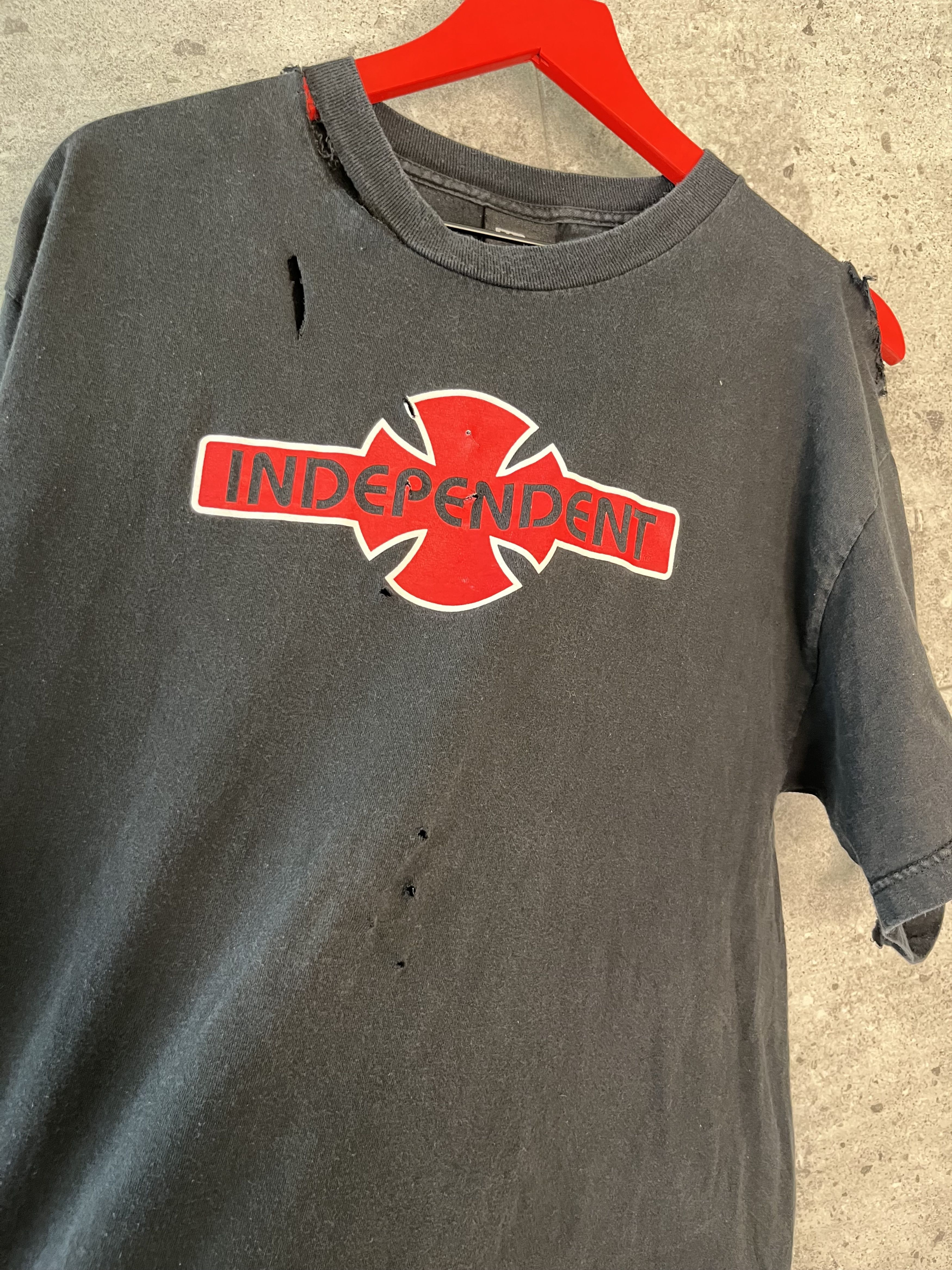 Vintage Vintage independent thrashed t shirt Size US L / EU 52-54 / 3 - 6 Thumbnail