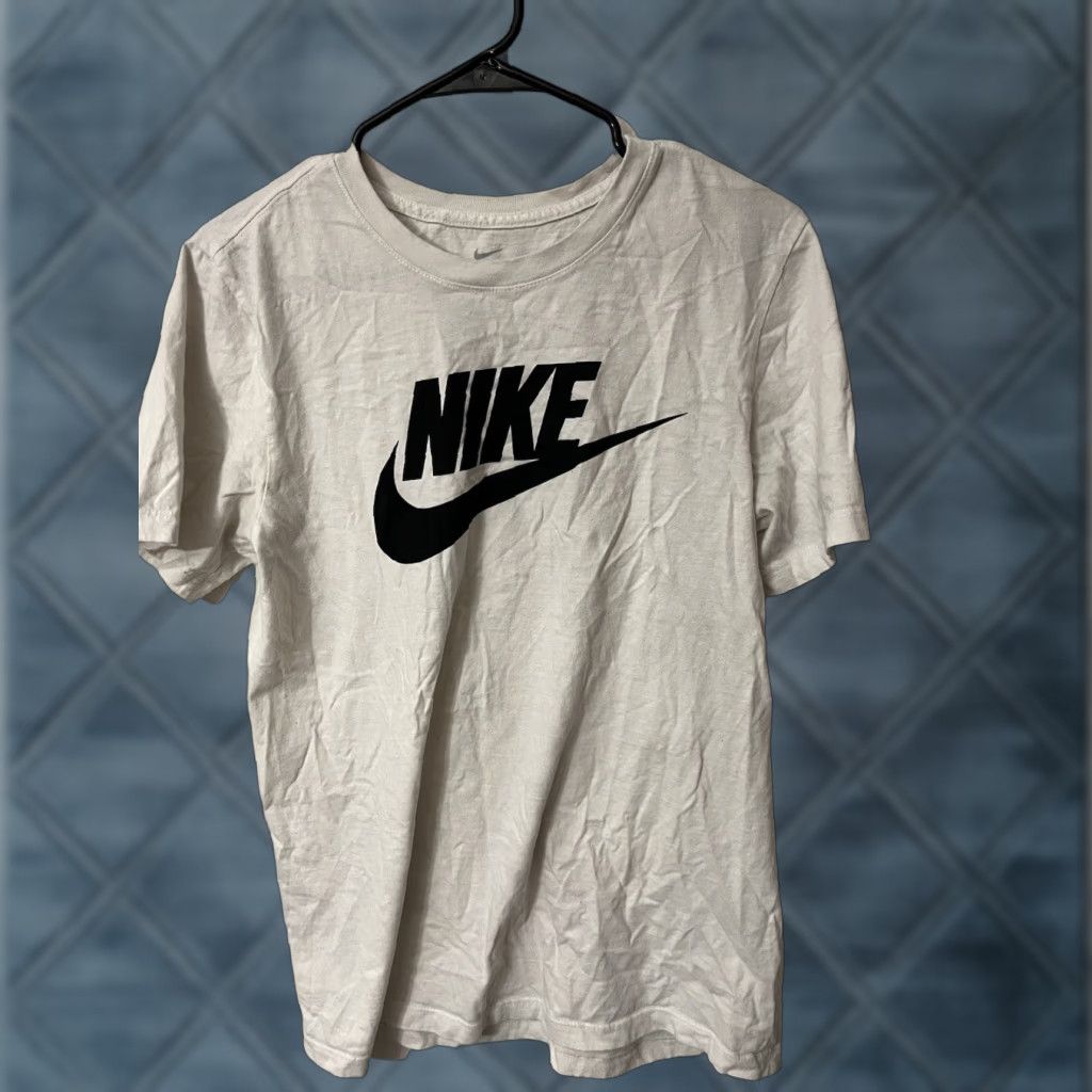 Nike Nike Tee Adult Small White Short Sleeve Crewneck T-shirt Solid Size US S / EU 44-46 / 1 - 1 Thumbnail