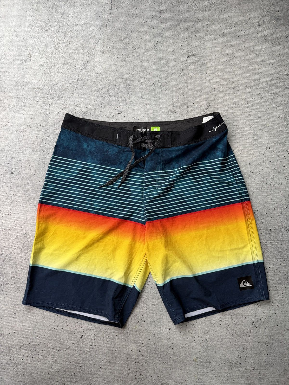 Quiksilver VINTAGE BIG LOGO QUIKSILVER SHORTS Size US 34 / EU 50 - 1 Thumbnail