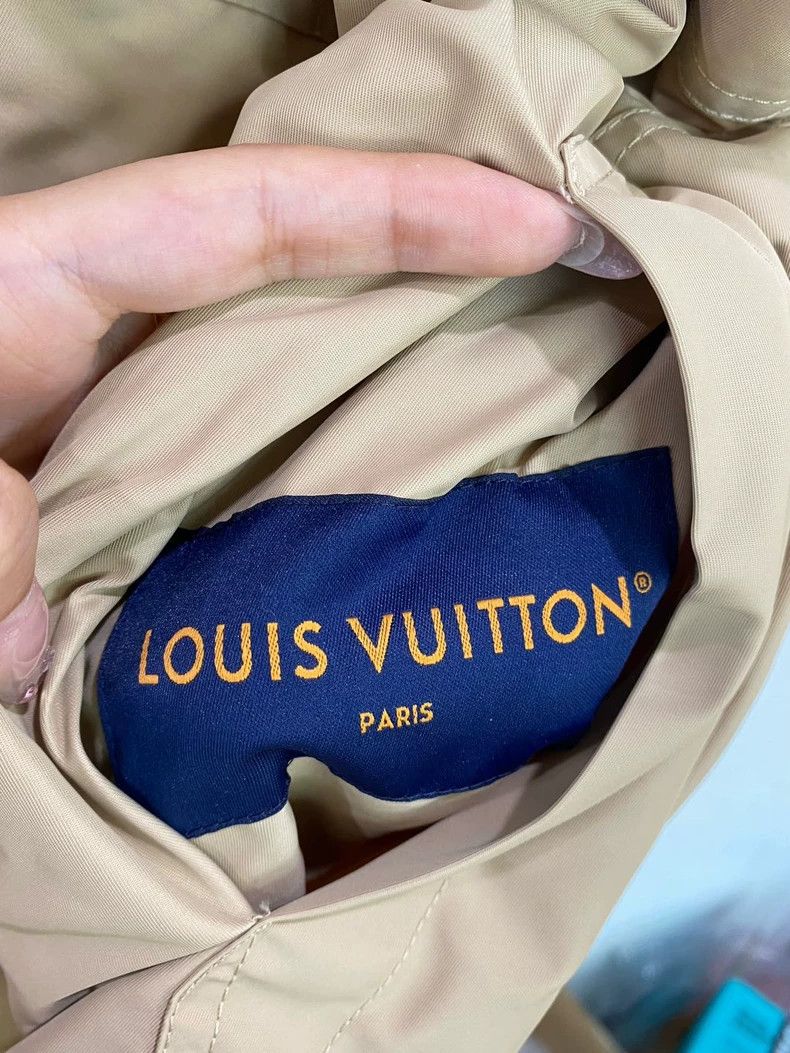 Louis Vuitton Louis Vuitton Brown full-print double-sided assault jacket Size US M / EU 48-50 / 2 - 3 Thumbnail
