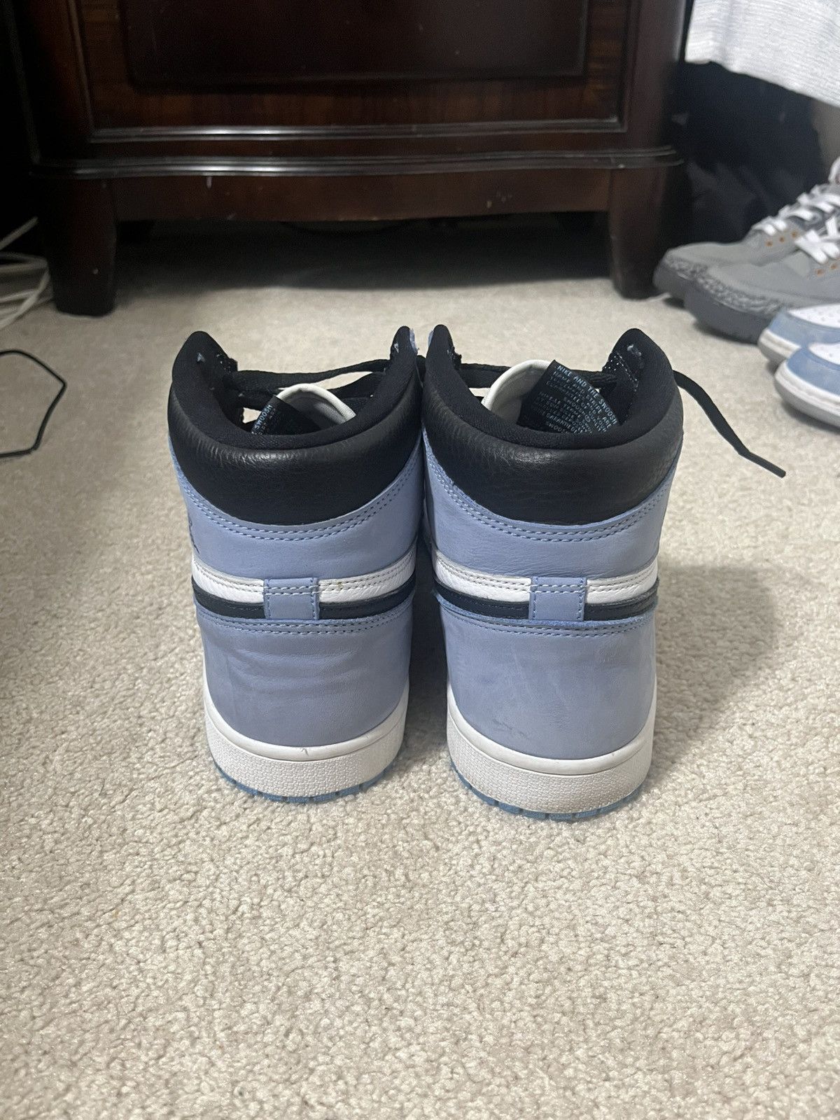 Nike Jordan 1 Retro High OG University Blue Size US 9.5 / EU 42-43 - 4 Thumbnail