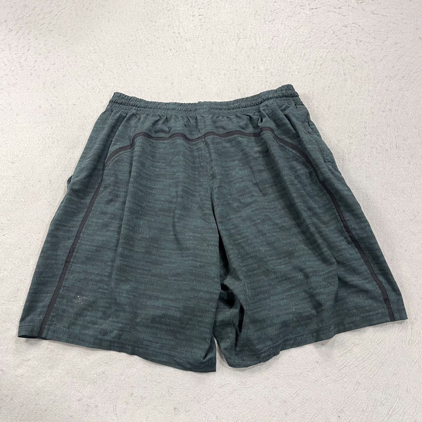 Lululemon Lululemon Shorts Mens XL Green Abstract Lab Varsa Short Gym 9 Inch Inseam Size US 36 / EU 52 - 5 Thumbnail