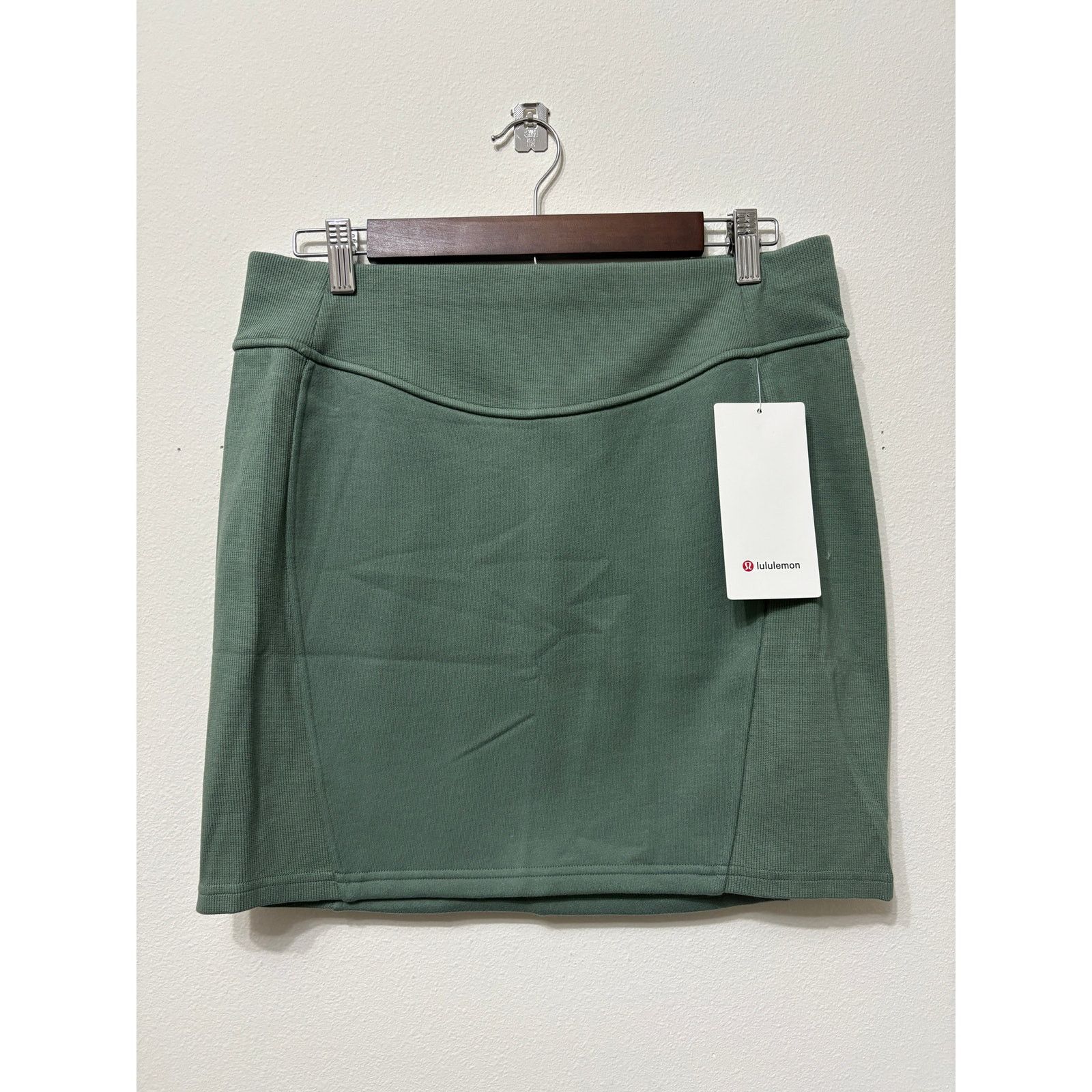 Lululemon NWT Lululemon Scuba Mini Skirt Sz L MSRP $78 Gray Eucalyptus Size 32" / US 10 / IT 46 - 1 Thumbnail