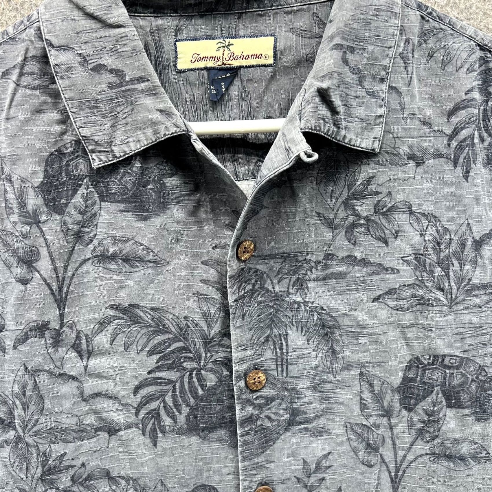 Tommy Bahama VINTAGE Tommy Bahama Shirt Men Medium Gray Button Down Silk Hawaiian Turtle Print Floral Shirt Size US M / EU 48-50 / 2 - 6 Thumbnail