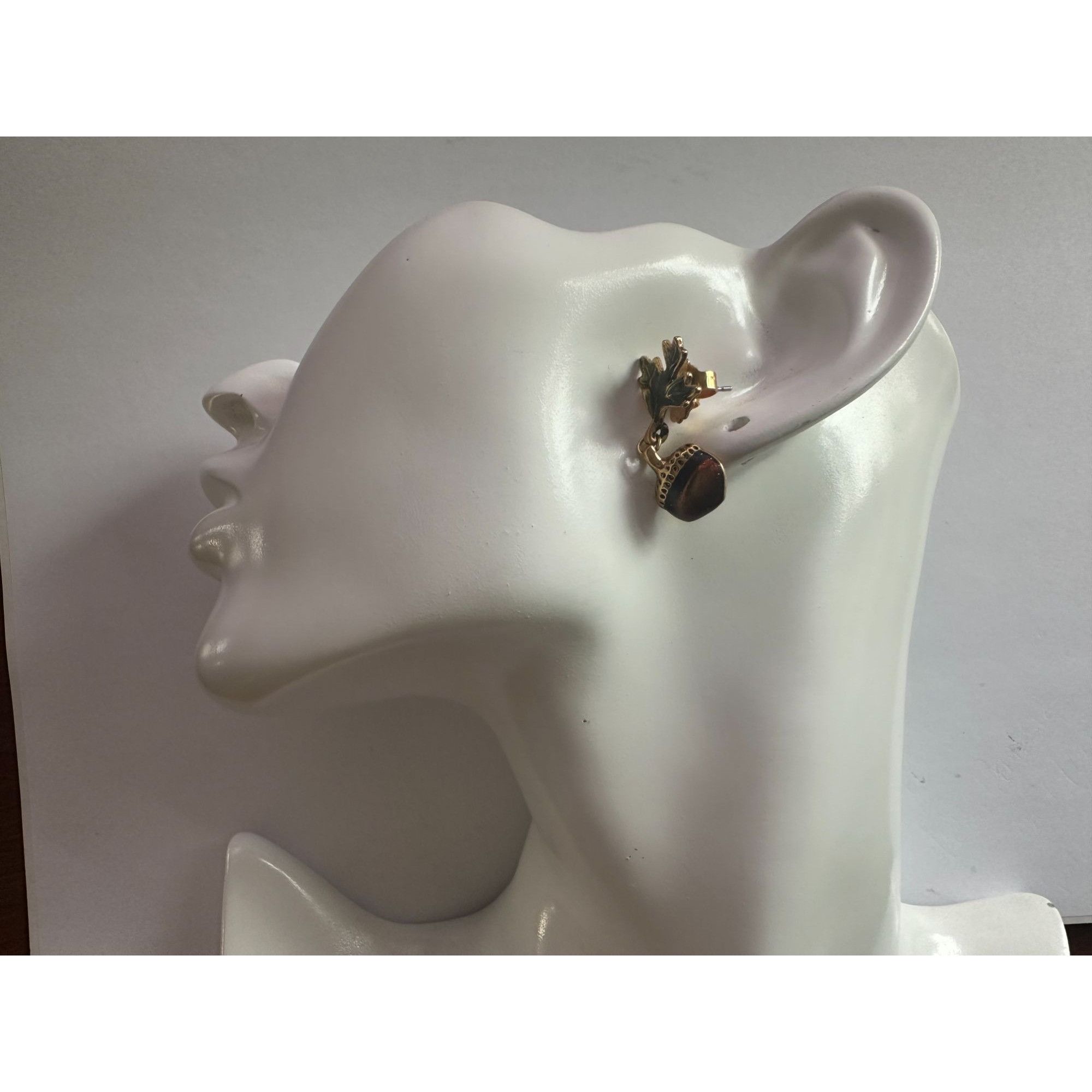 Other Vintage AVON Acorn and Leaf Gold Tone Dangle Drop Earrings Size ONE SIZE - 8 Thumbnail