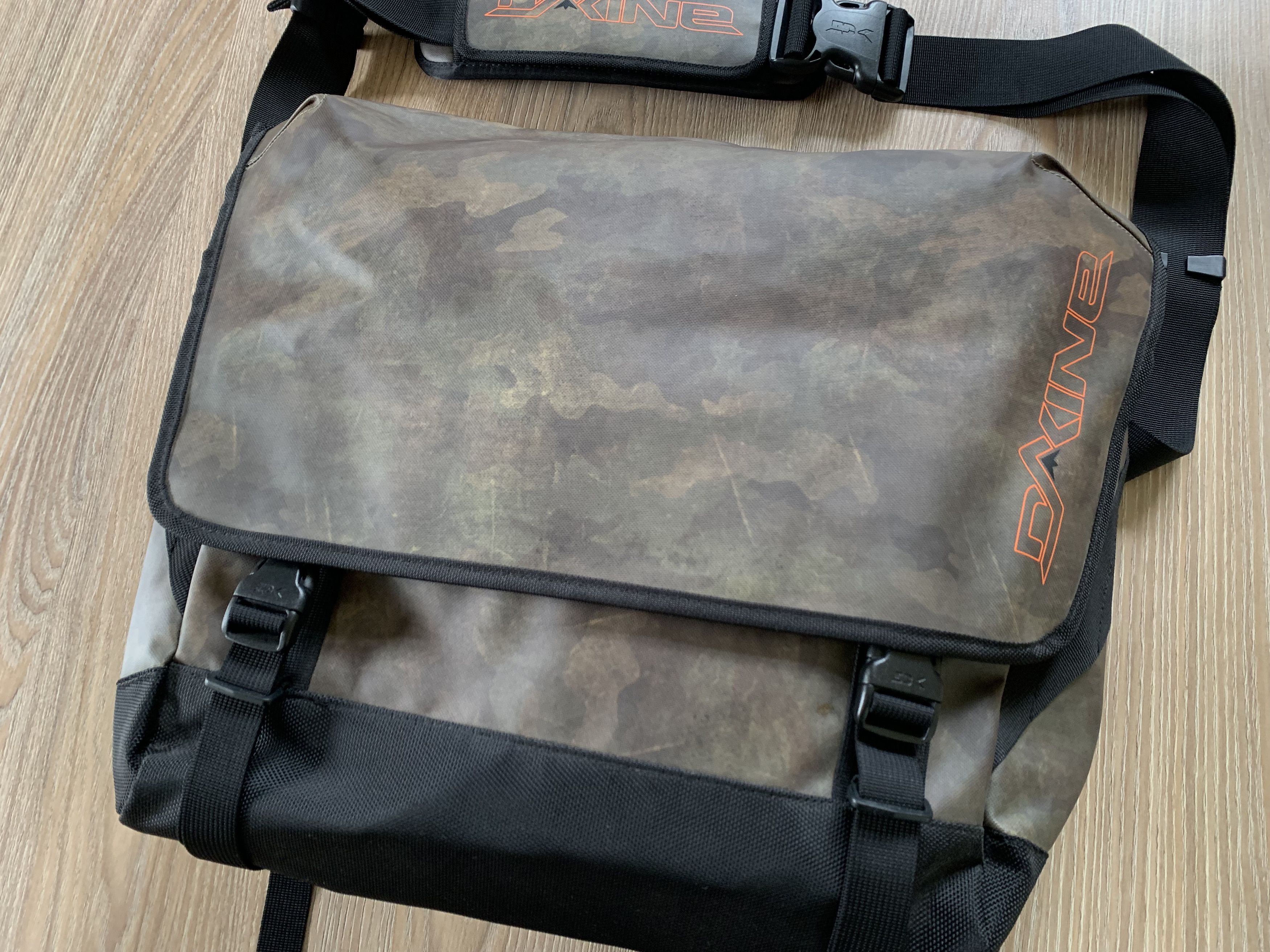 Dakine Dakine Granville Messenger Bag Camo Laptop Shoulder Bag Size ONE SIZE - 5 Thumbnail