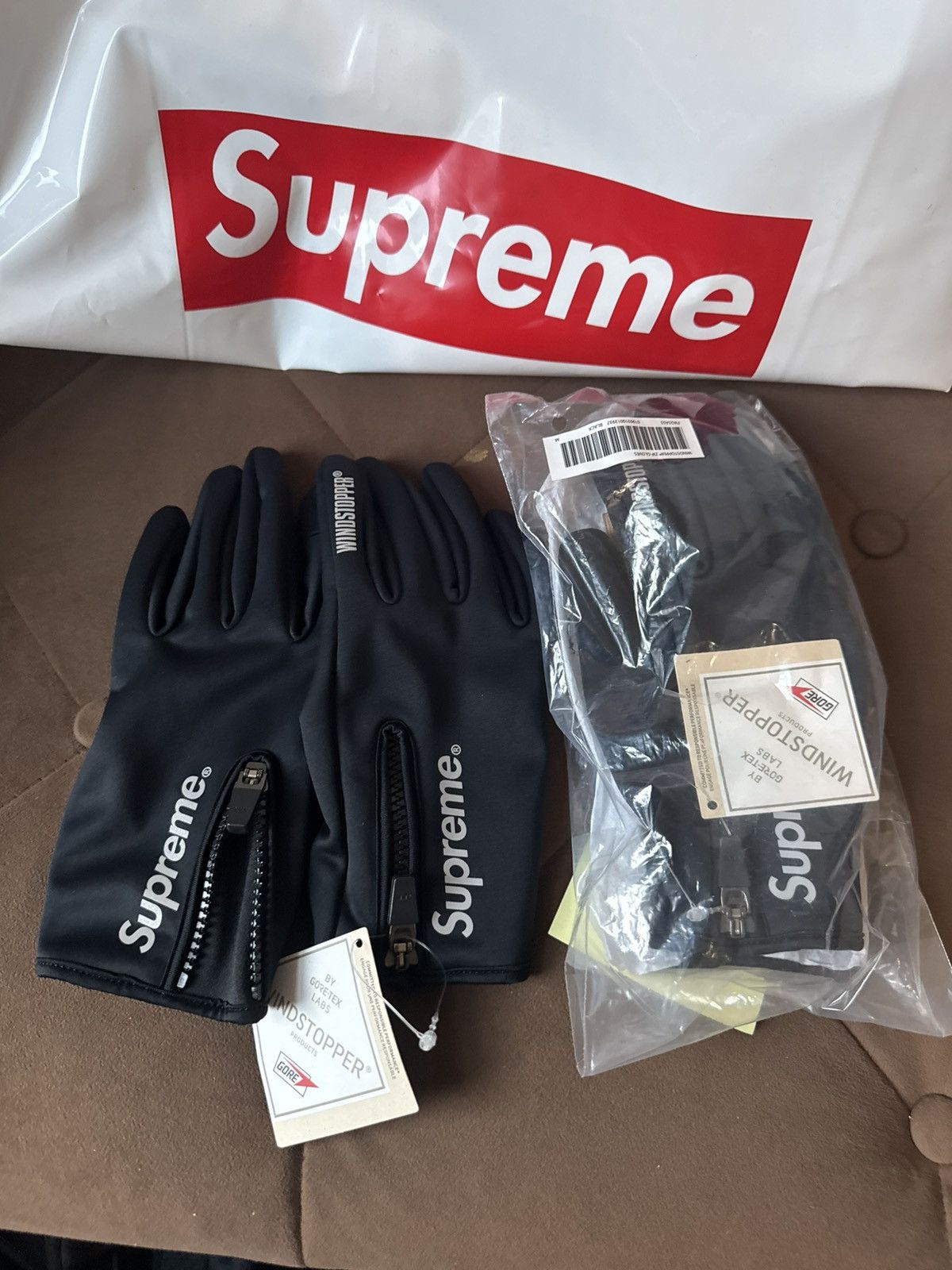 Supreme Supreme windstopper gloves F/W25 week 19 Size 34 - 1 Thumbnail