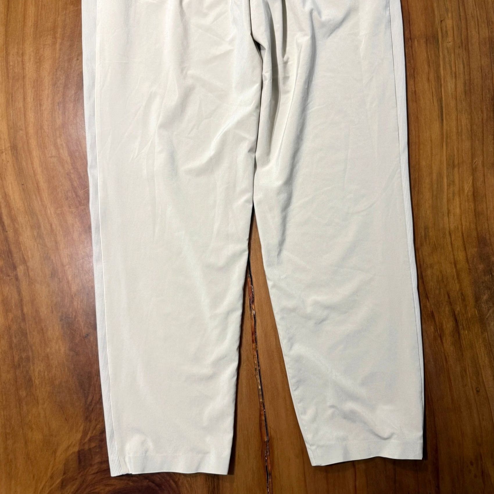 Athleta Athleta Women's Track Pants 8 Beige Geometric Breathable Lightweight Pull On Casual Jeanswear Regular Inseam 27"} Size 29" - 6 Thumbnail