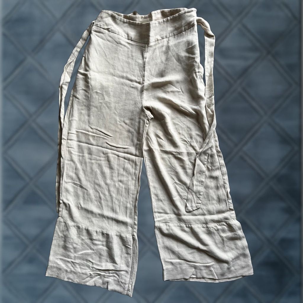 H&M H&M Womens Pants 10 Tan Ultra High Waist Crop Wide Leg Pleated Self Tie Capris Pants Adult Regular Tan/Cream 90s-inspired? Size 32" / US 10 / IT 46 - 1 Thumbnail