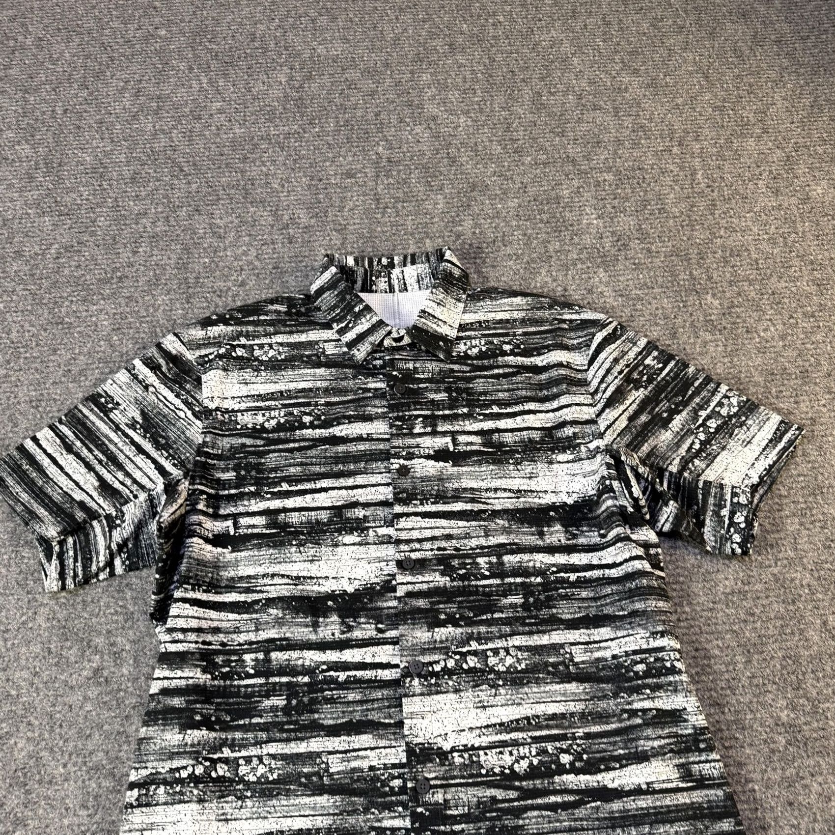 Lululemon Lululemon Shirt Mens Large Button Up Black White Short Sleeve Performance Size US L / EU 52-54 / 3 - 2 Thumbnail