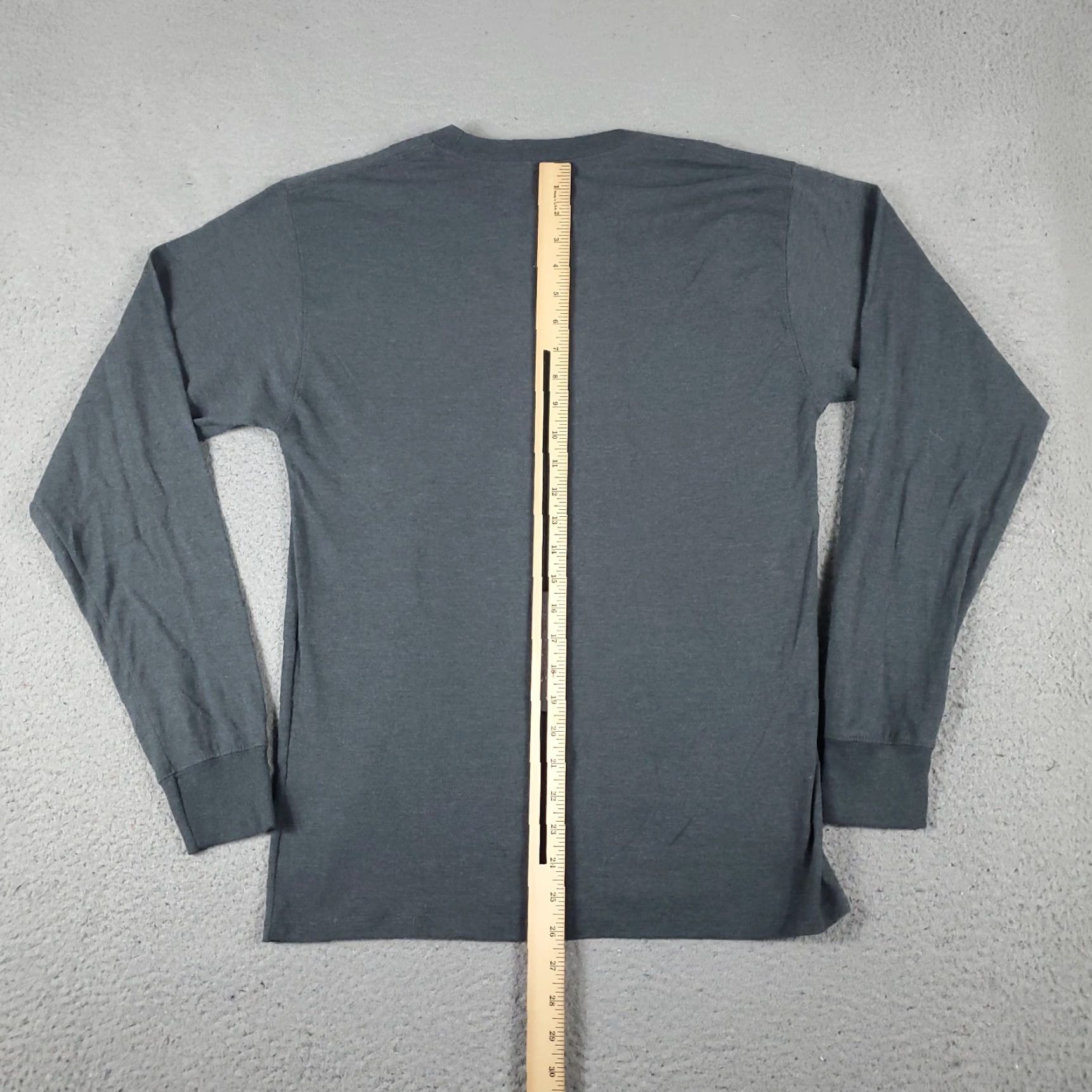 Champion Champion T-Shirt Adult Medium Gray Long Sleeve Crew Neck Regular Fit Unisex - Logo, Cotton - 2000s/Classic Sports Theme Size US M / EU 48-50 / 2 - 7 Thumbnail