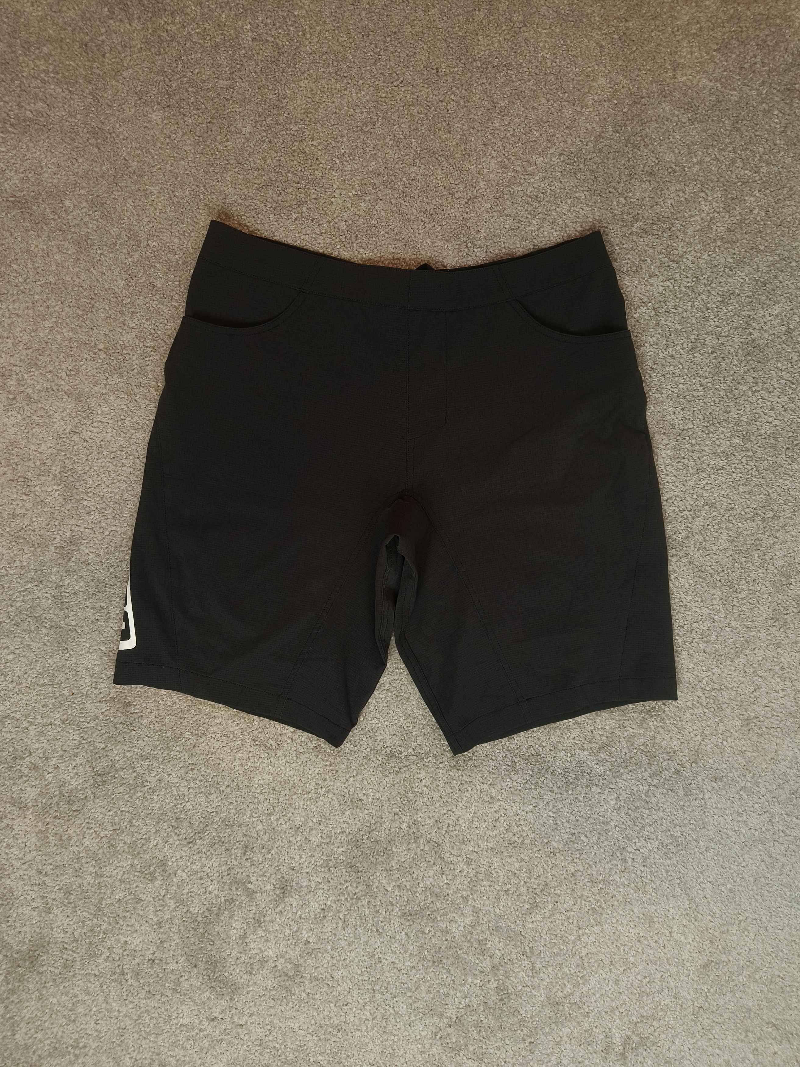 Other ION Surfing Elements Neo Black Wetsuit Shorts Size US 31 - 1 Thumbnail