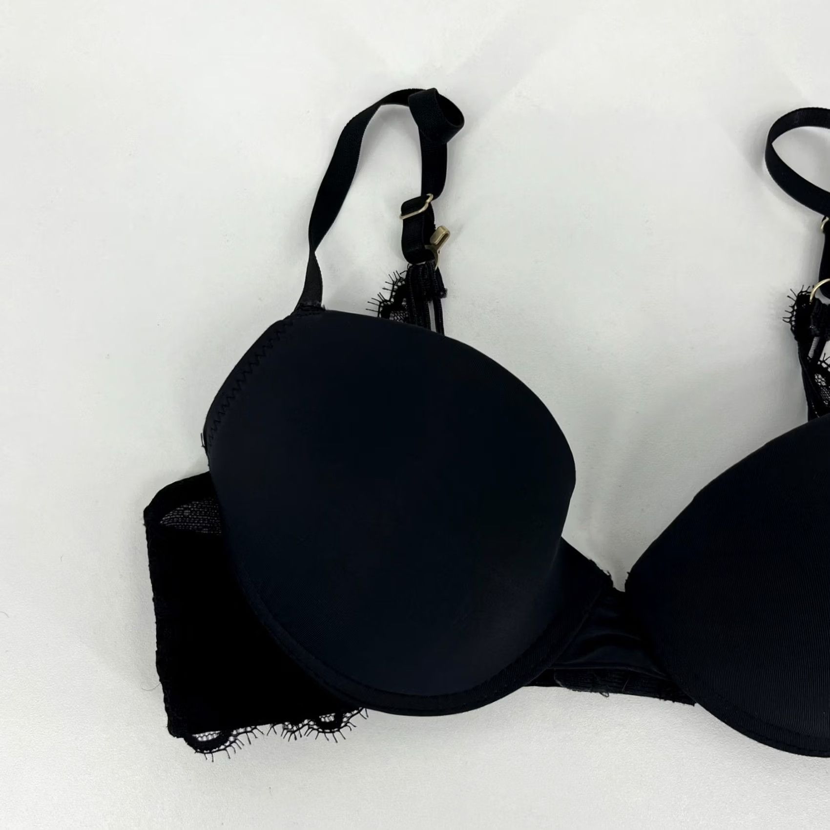 Vince Camuto Vince Camuto Bra Women's Size 34B Black Lace Underwired Strap Size ONE SIZE - 2 Thumbnail