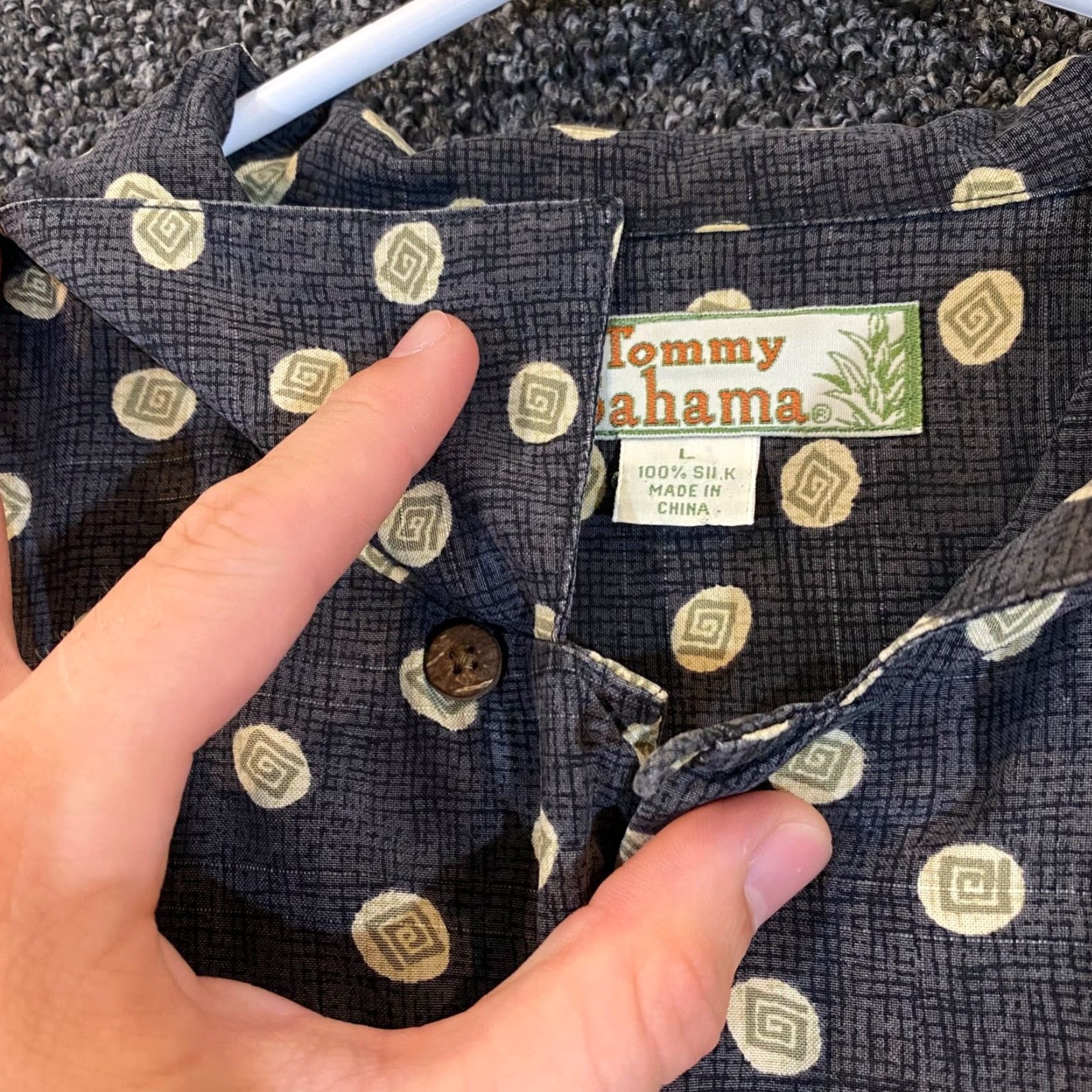 Tommy Bahama Tommy Bahama Hawaiian Shirt Mens Large Gray Geometric Silk Button Up S/S Size US L / EU 52-54 / 3 - 5 Thumbnail