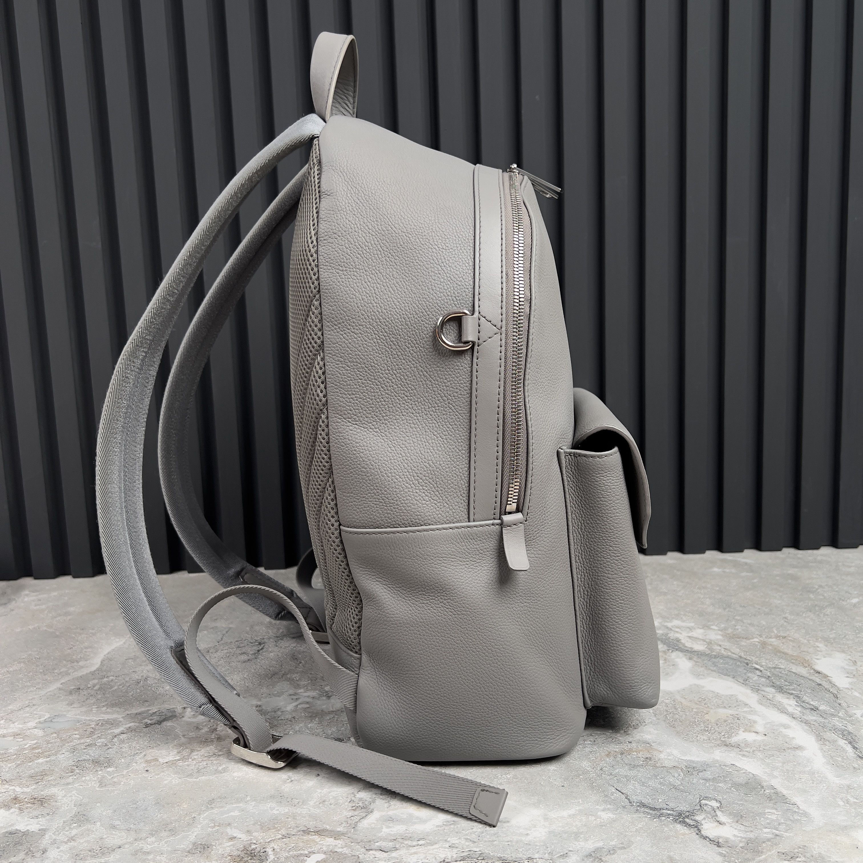 Louis Vuitton Louis Vuitton Aerogram Takeoff Backpack Grain Gray Leather Size ONE SIZE - 4 Thumbnail