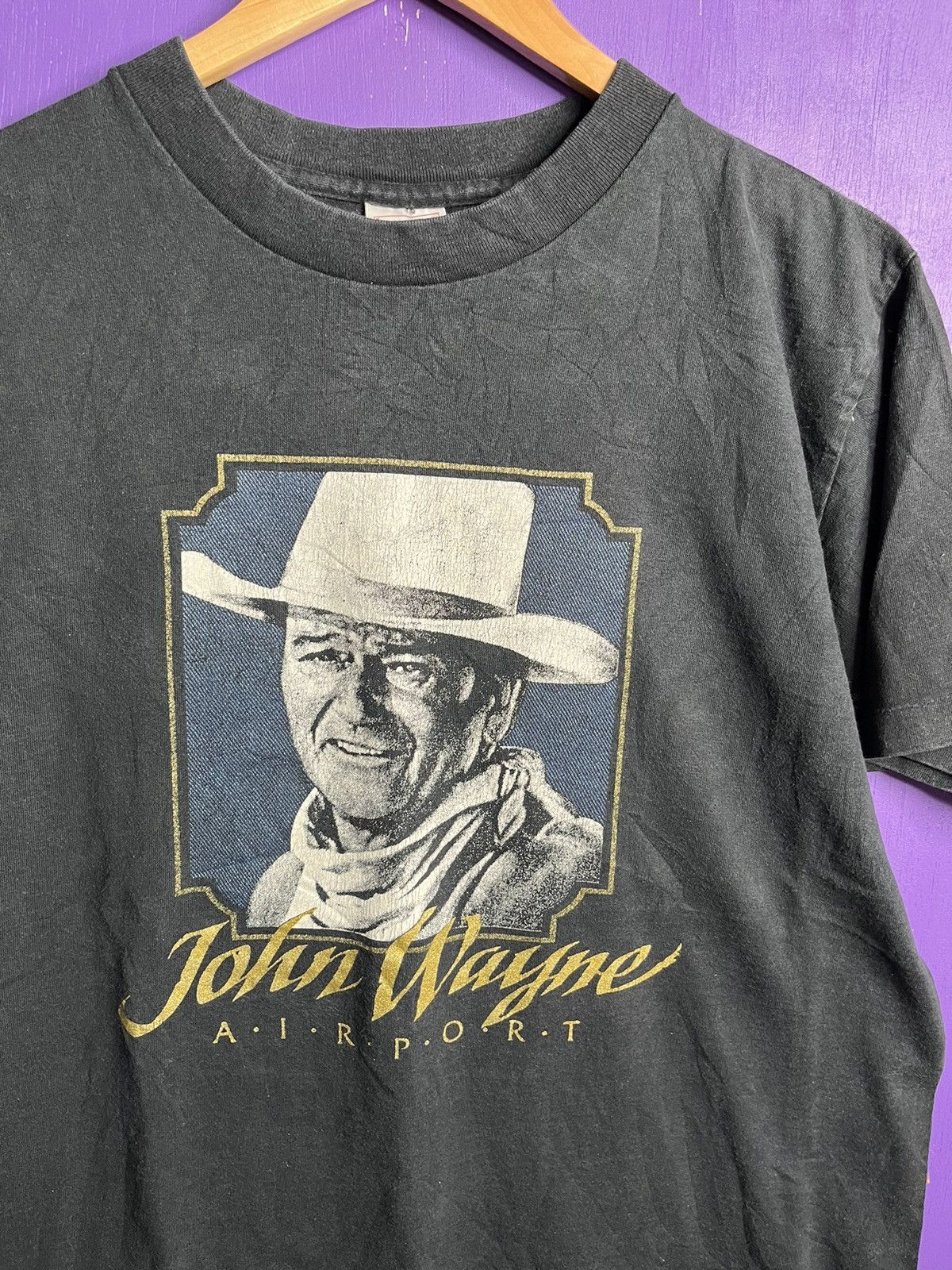 Vintage Vintage 90s John Wayne airport faded t-shirt Size US L / EU 52-54 / 3 - 3 Thumbnail