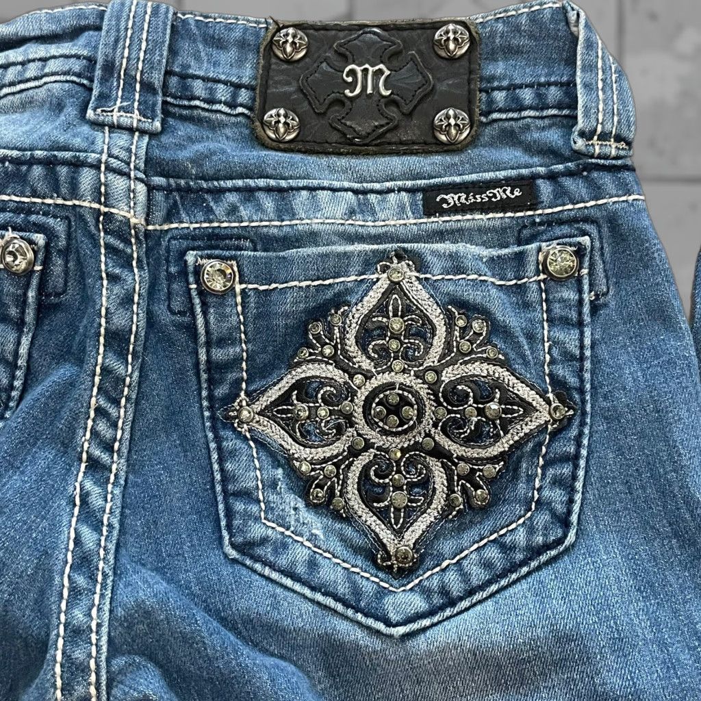 Miss Me VINTAGE Miss Me Skinny Jeans Women Size 25 Blue Distressed Embellished Pockets 2000s Size 42" / US 20 - 1 Thumbnail