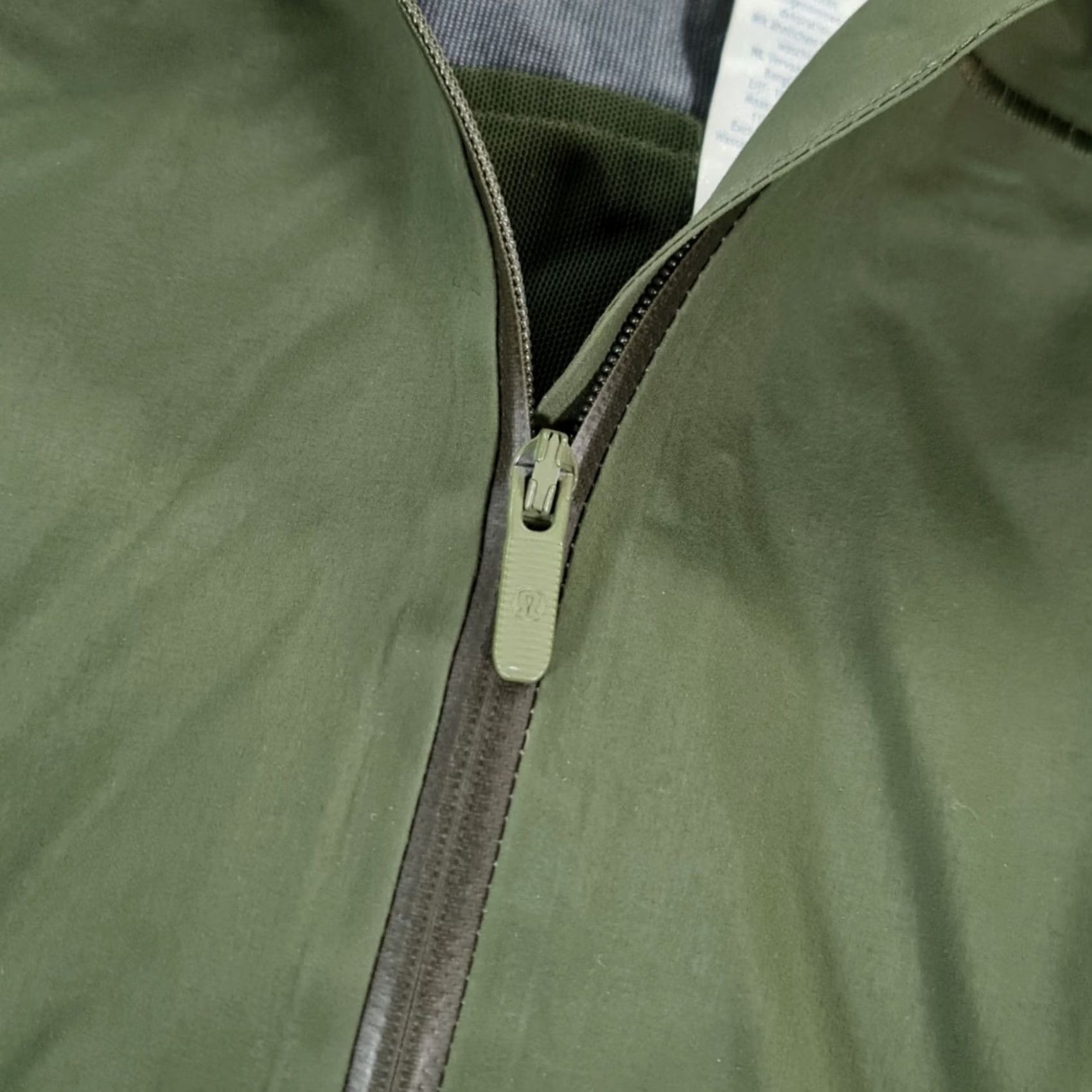 Lululemon Lululemon Womens Jacket Khaki Green 6 UK Rain Coat Waterproof Hooded Pockets Zipped Pockets Nylon Mid-Length Rain Coat Womens Size M / US 6-8 / IT 42-44 - 3 Thumbnail
