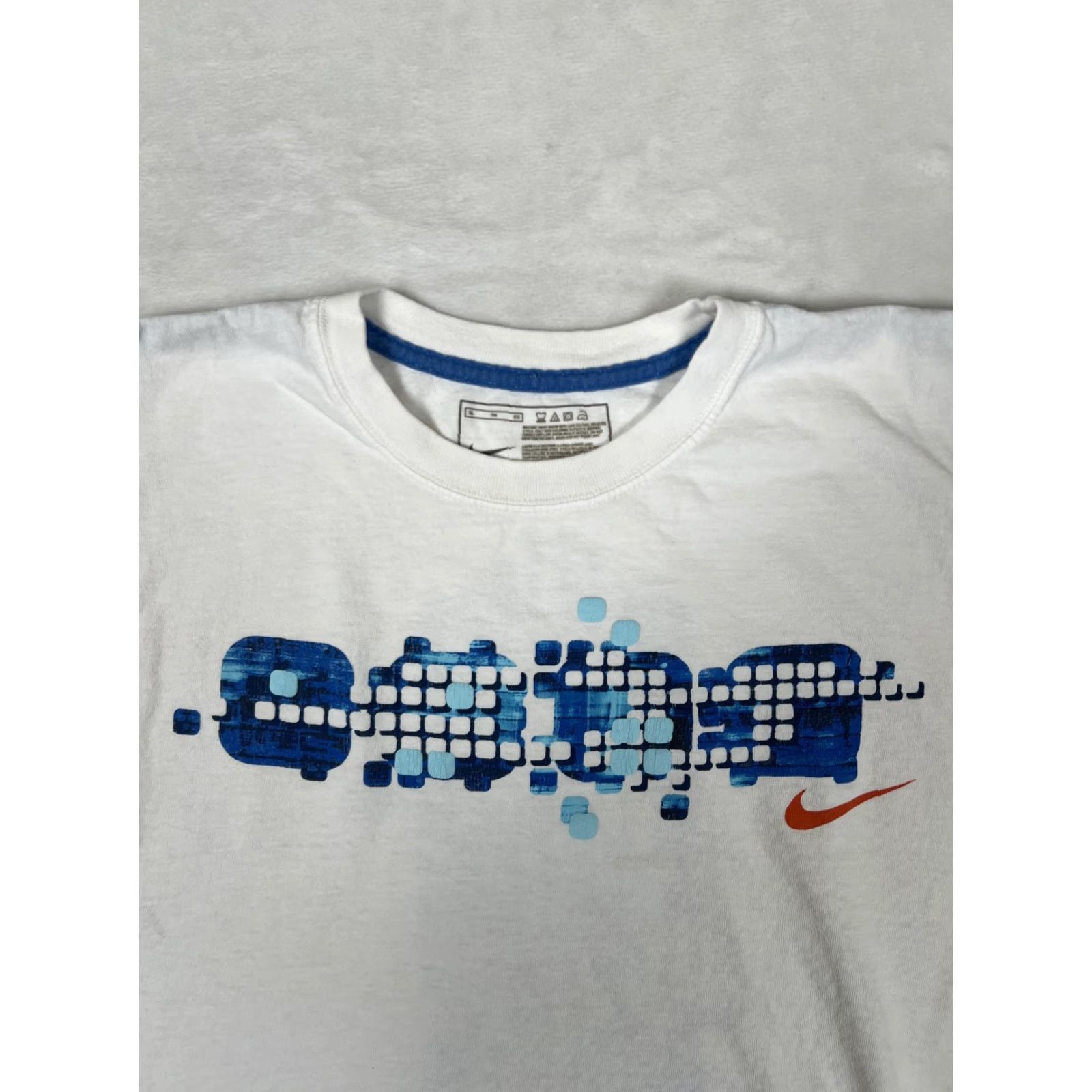 Nike VINTAGE Nike Shirt Mens XL White Sleeveless Y2K Graphic Muscle Tee Athletic Swoosh Size US XL / EU 56 / 4 - 3 Thumbnail