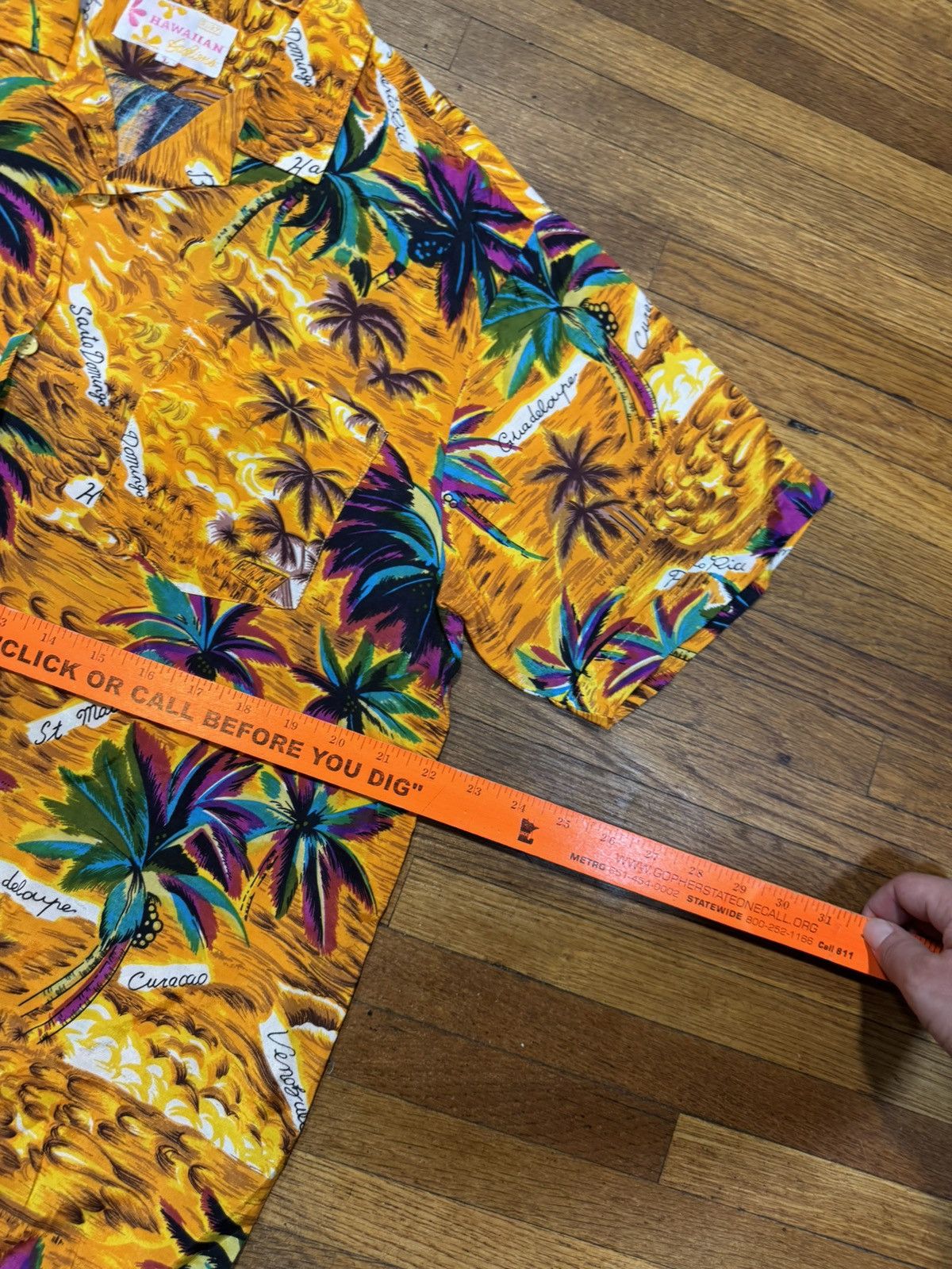 Vintage Vintage Silky Hawaiian Shirt Size US L / EU 52-54 / 3 - 6 Thumbnail