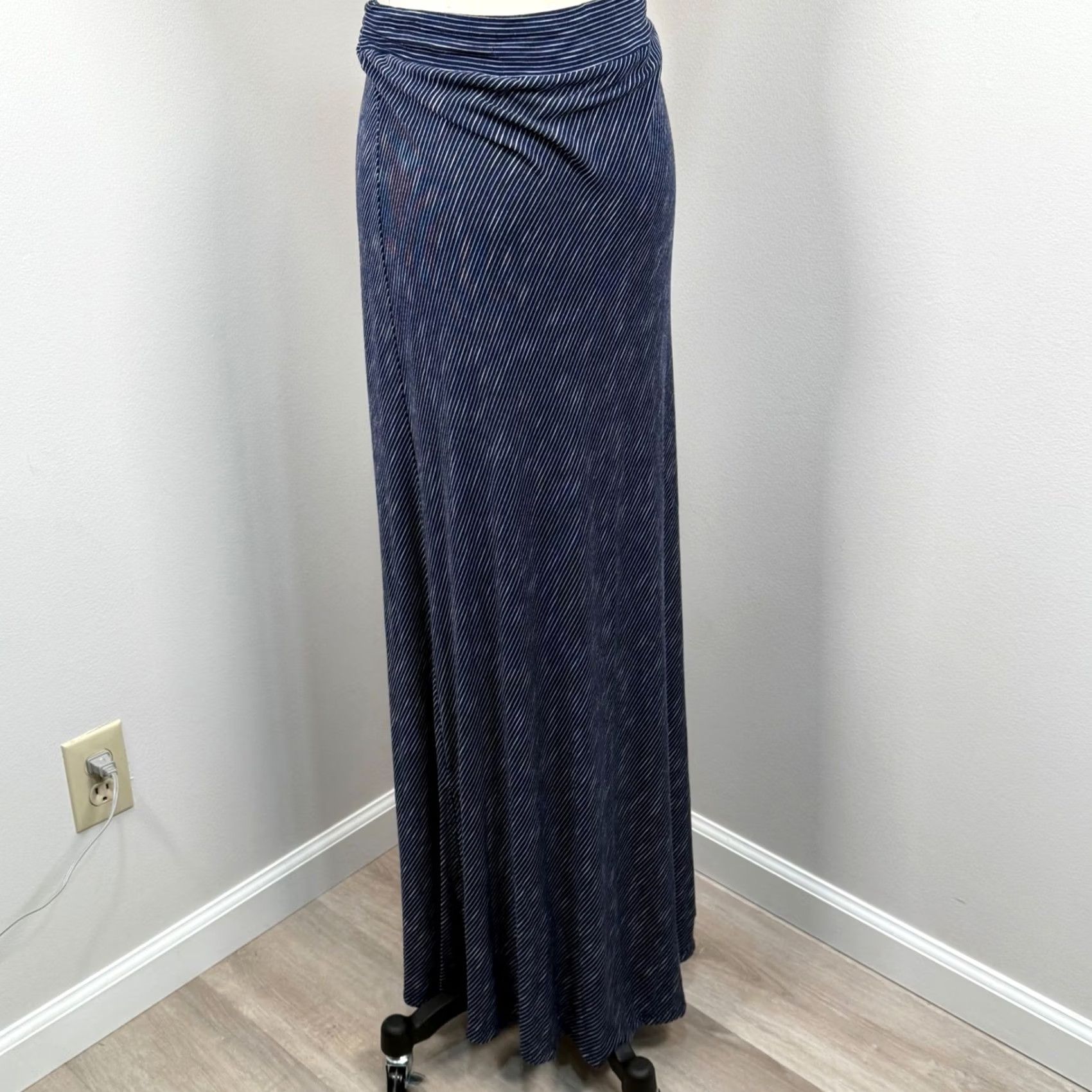 Nautica Westport Skirt Maxi Women L Navy Blue Pinstripe Wrap Tie Jersey Stretch Casual Travel Nautical Size L / US 10 / IT 46 - 3 Thumbnail