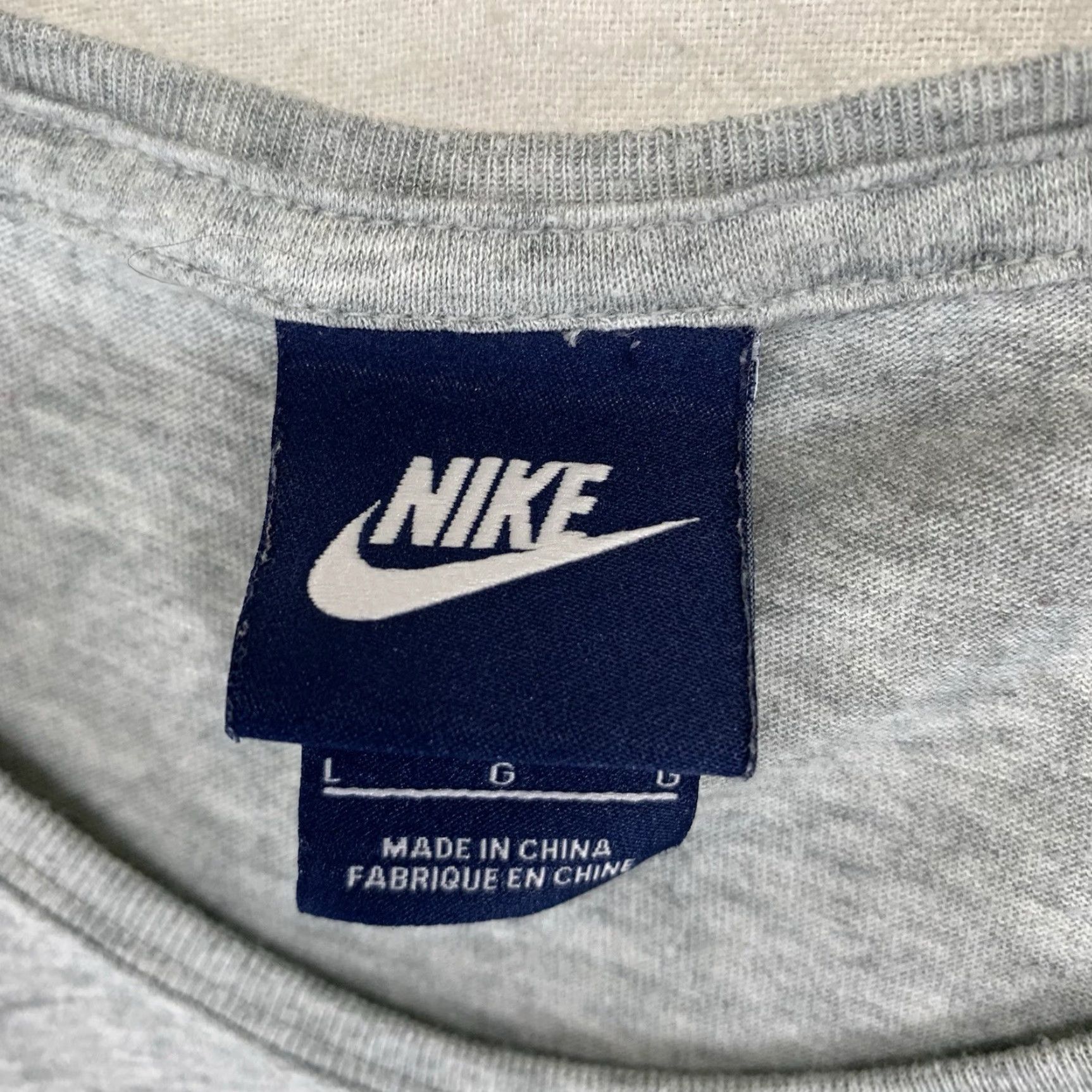 Nike VINTAGE Nike T-Shirt Women's Oversized Large 22x25 Gray Y2K Big Swoosh Graphic Tee 2000s Casual Size L / US 10 / IT 46 - 5 Thumbnail