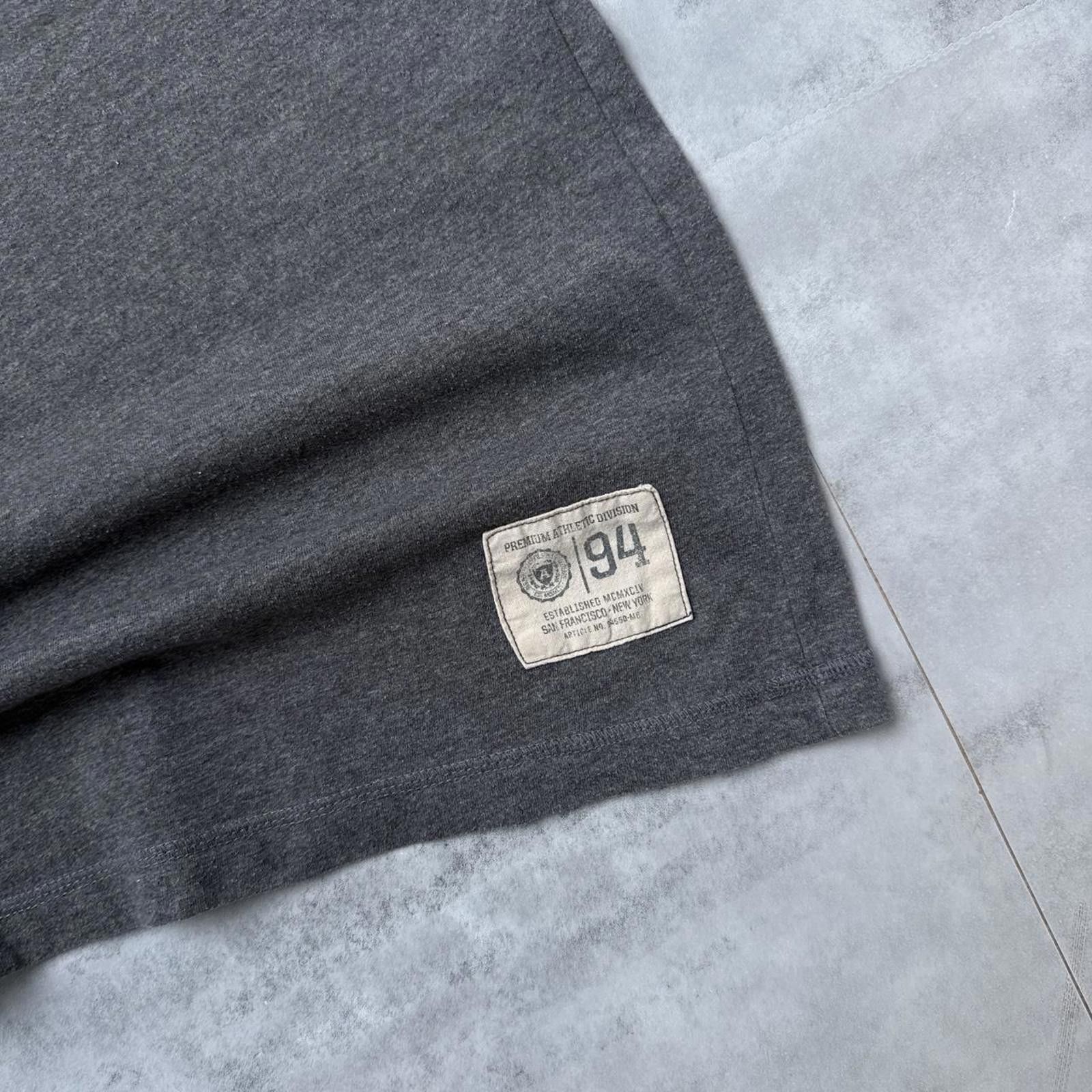 Old Navy Y2K Old Navy Grunge 00s Gray T shirt Size US L / EU 52-54 / 3 - 6 Thumbnail