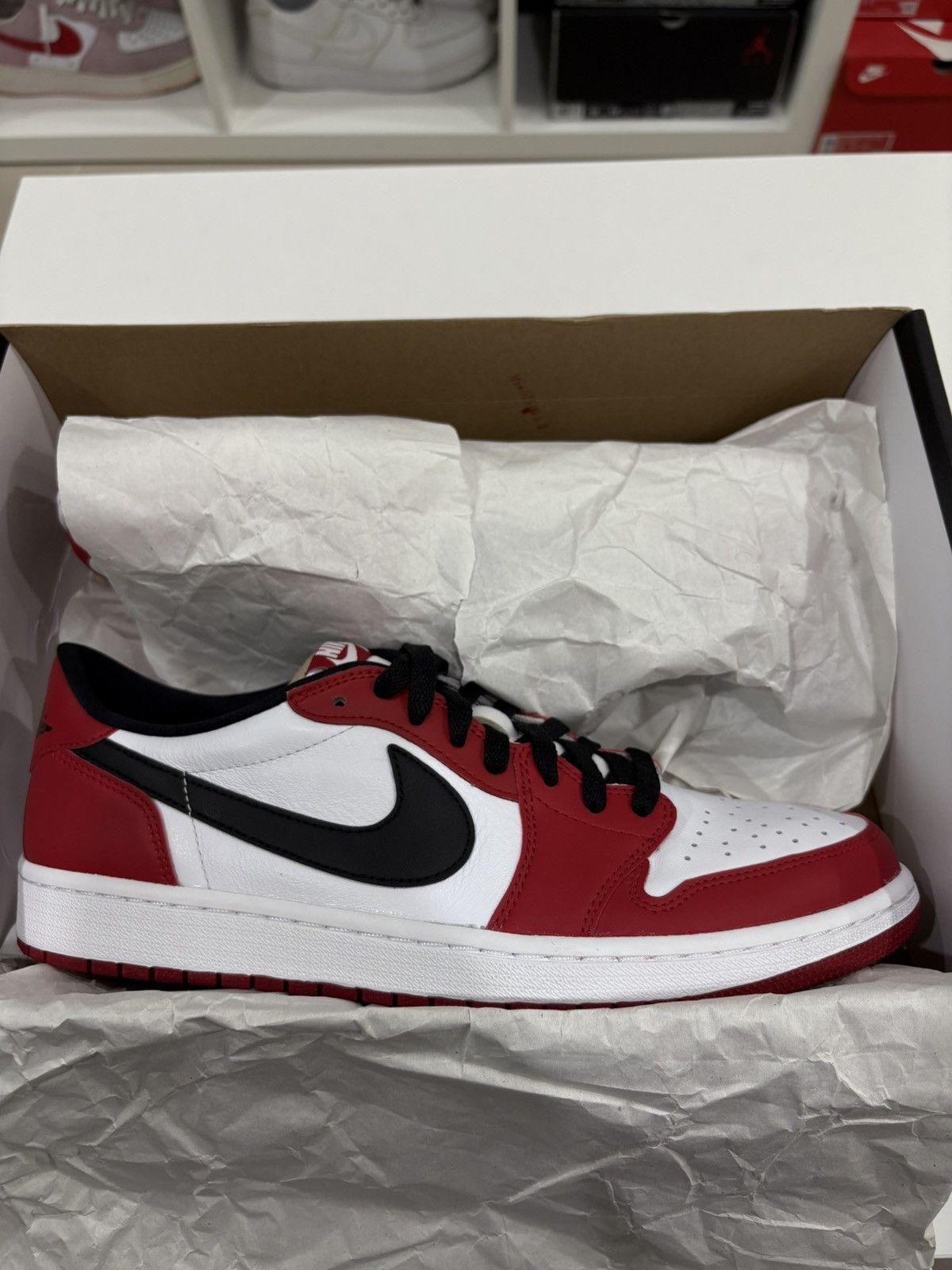 Jordan Brand Jordan 1 Chicago OG Low 2016 Size US 10.5 / EU 43-44 - 1 Thumbnail