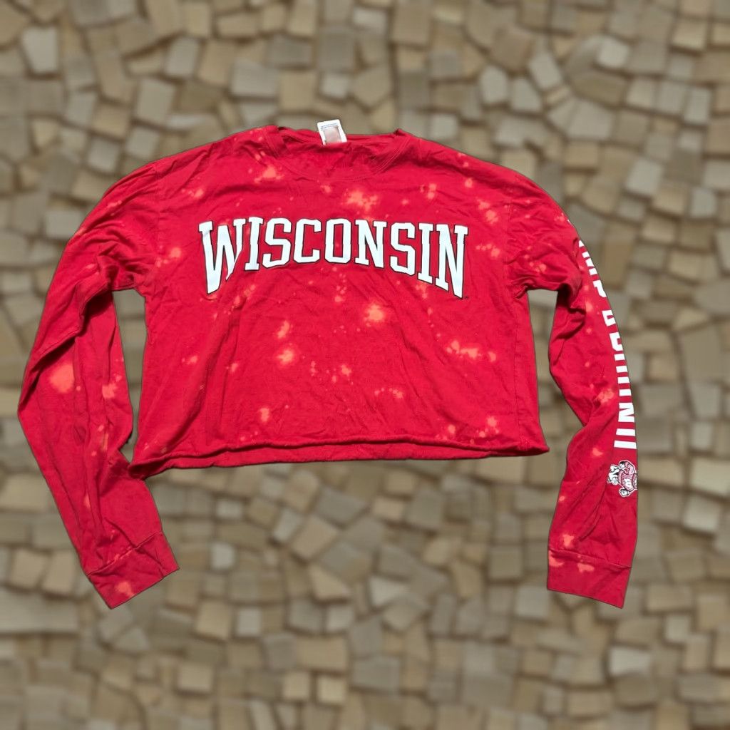 Victoria's Secret Victoria's Secret Shirt Womens XS Red Crop Bleach Spots Wisconsin Badgers Size XS / US 0-2 / IT 36-38 - 1 Thumbnail