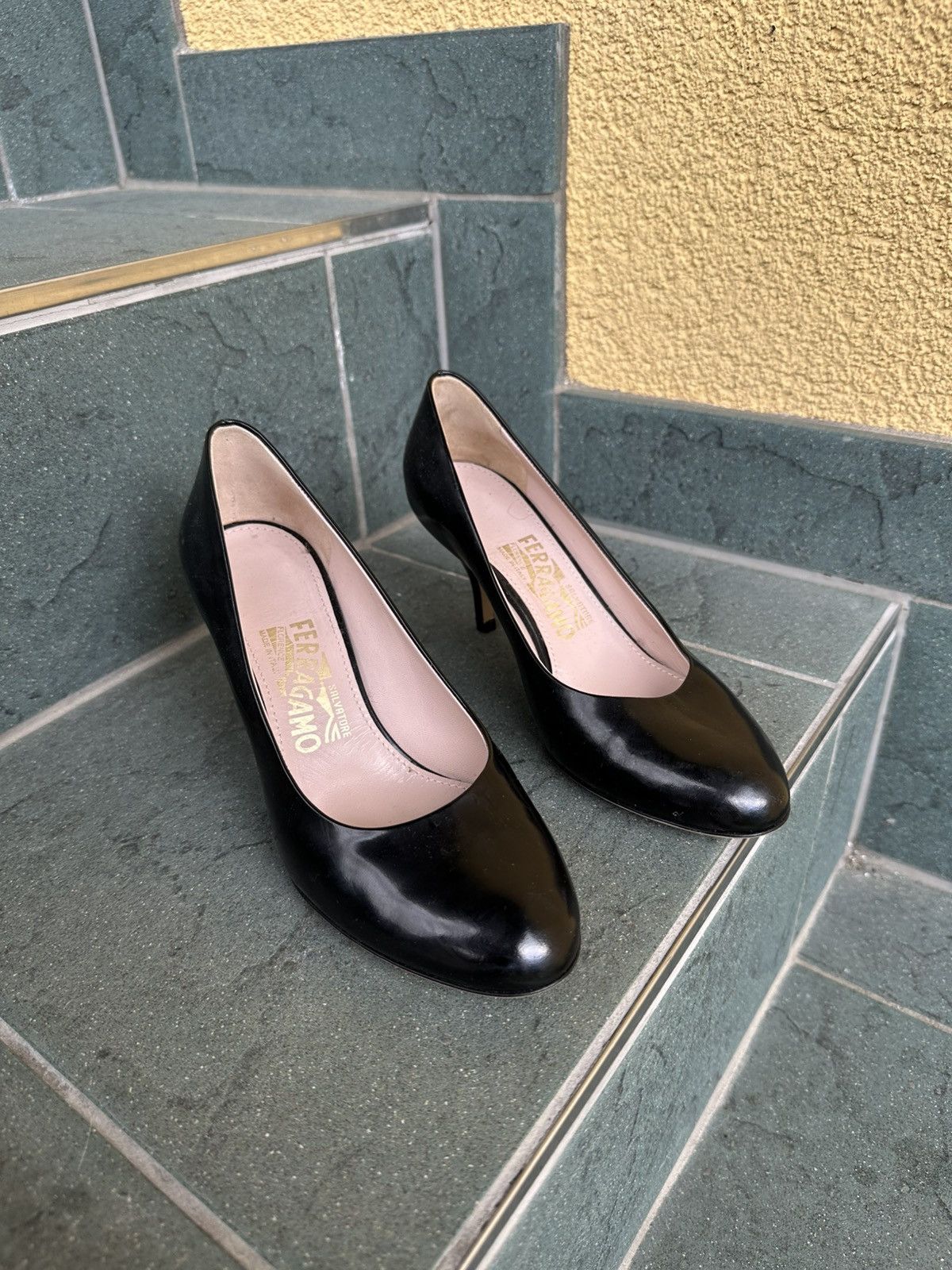Salvatore Ferragamo Salvatore Ferragamo Heels Pumps Black Leather 5.5 size 36 Size US 5.5 / IT 35.5 - 2 Thumbnail
