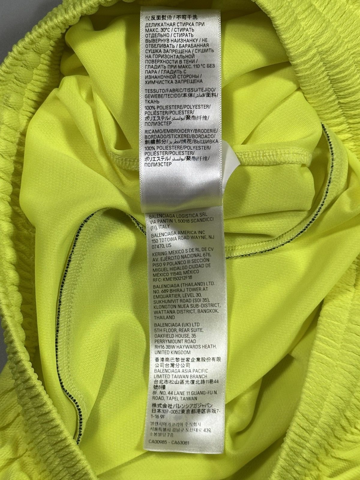 Balenciaga Balenciaga Baggy Oversized Logo Soccer Shorts Neon Yellow Size US 32 / EU 48 - 19 Thumbnail