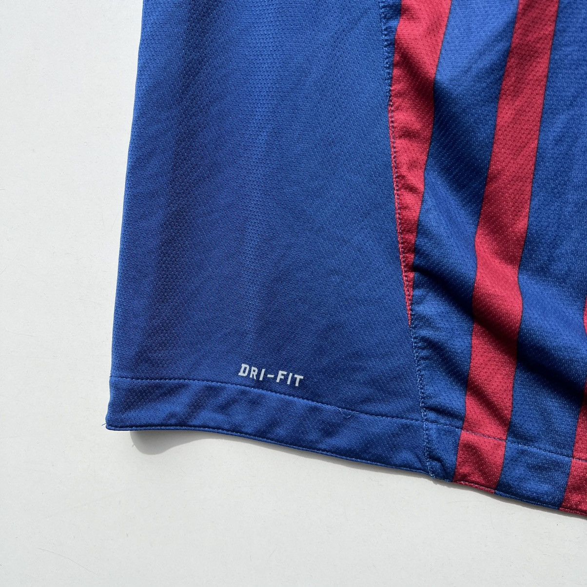 Nike BARCELONA BASKETBALL TRAINING SHIRT JERSEY NIKE Size US L / EU 52-54 / 3 - 4 Thumbnail
