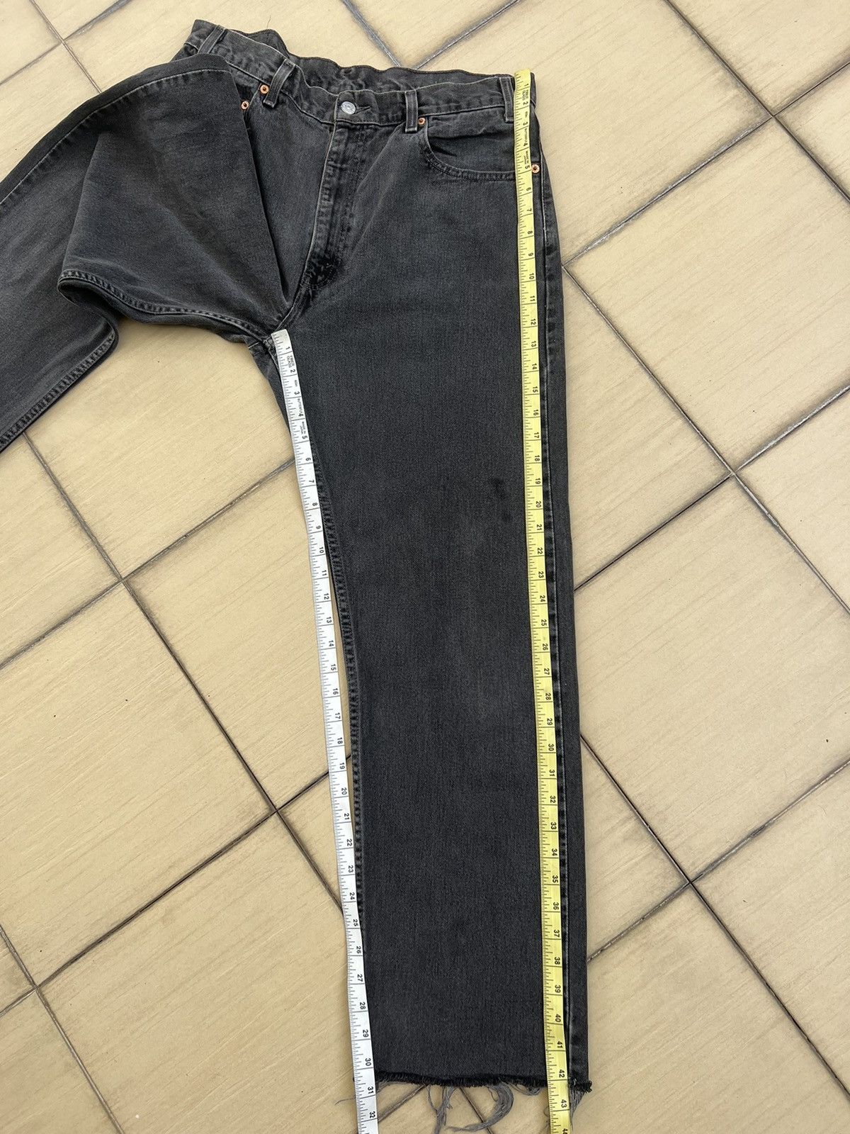 Levi's VTG 2001 Levi’s 505 Fade Black Denim Regular Straight Jeans Size US 35 - 5 Thumbnail