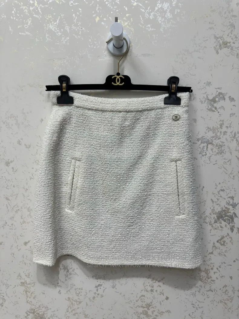 Chanel Chanel Station Series White Tweed Skirt Size 42" / US 20 - 1 Thumbnail